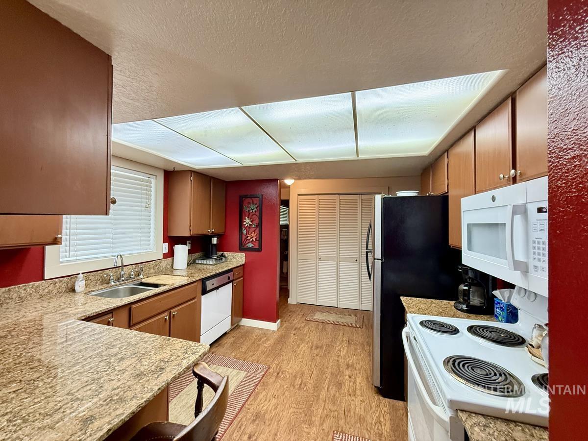 110 Lakeshore Drive, Cascade, Idaho 83611, 3 Bedrooms, 2 Bathrooms, Residential For Sale, Price $779,000, 98995252