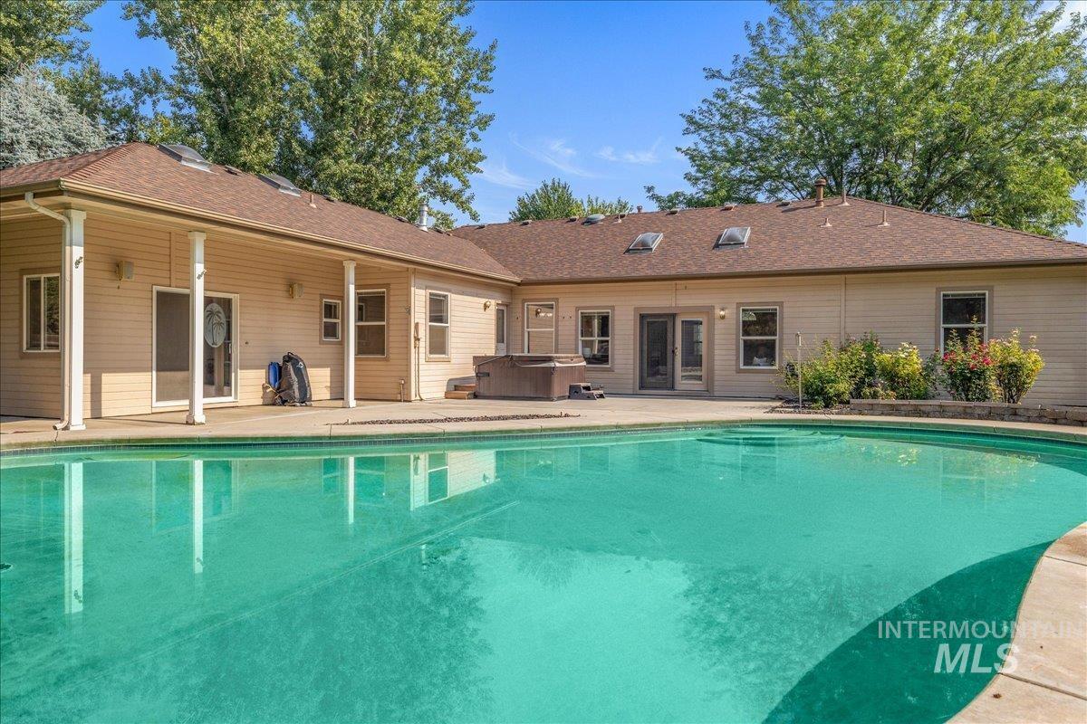 1731 E Myrtle Beach Ct, Eagle, Idaho 83616, 4 Bedrooms, 3.5 Bathrooms, Residential For Sale, Price $600,000, 98995264