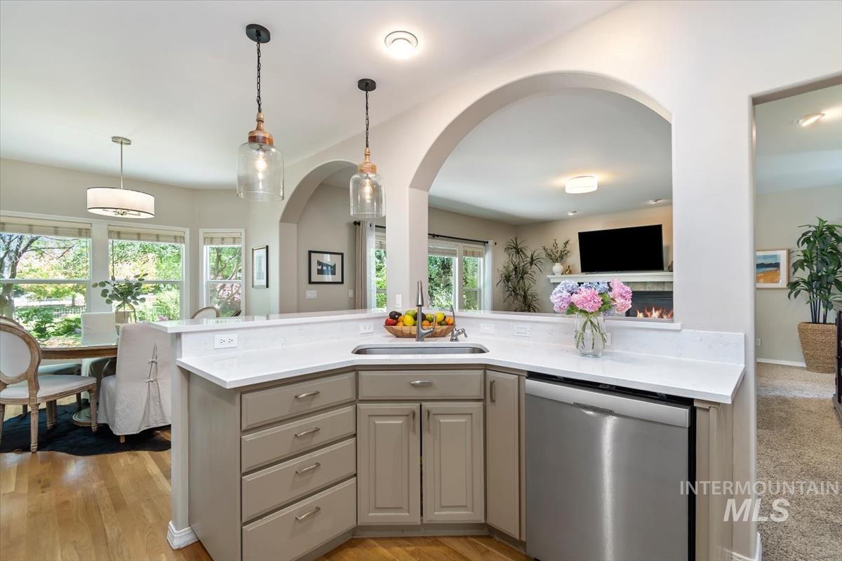 552 E River Quarry Ct., Eagle, Idaho 83616, 4 Bedrooms, 2.5 Bathrooms, Residential For Sale, Price $998,000, 98995271