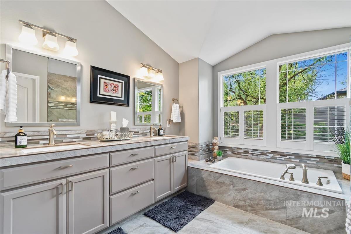 552 E River Quarry Ct., Eagle, Idaho 83616, 4 Bedrooms, 2.5 Bathrooms, Residential For Sale, Price $998,000, 98995271