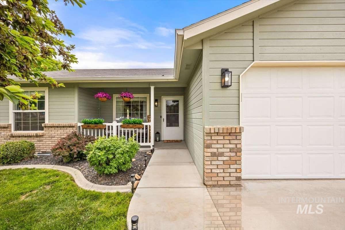 3308 Airport Ave, Caldwell, Idaho 83605, 3 Bedrooms, 2 Bathrooms, Residential For Sale, Price $335,000, 98995273