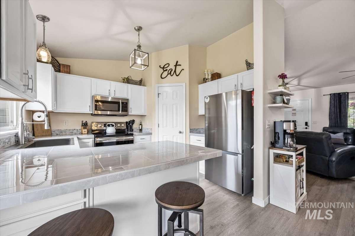 3308 Airport Ave, Caldwell, Idaho 83605, 3 Bedrooms, 2 Bathrooms, Residential For Sale, Price $335,000, 98995273