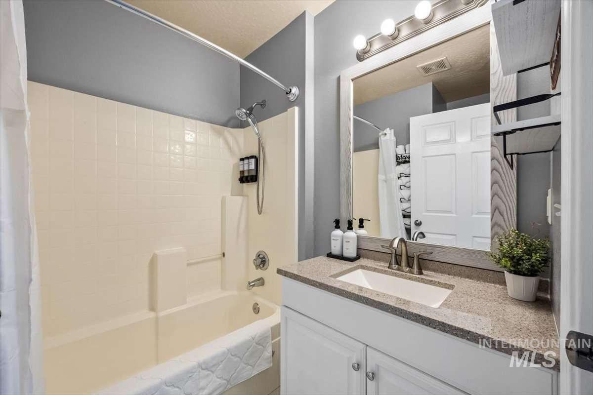 3308 Airport Ave, Caldwell, Idaho 83605, 3 Bedrooms, 2 Bathrooms, Residential For Sale, Price $335,000, 98995273