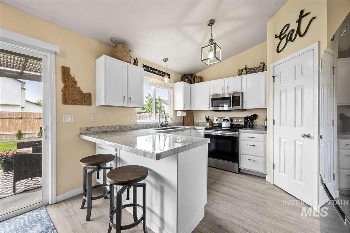 3308 Airport Ave, Caldwell, Idaho 83605, 3 Bedrooms, 2 Bathrooms, Residential For Sale, Price $335,000, 98995273