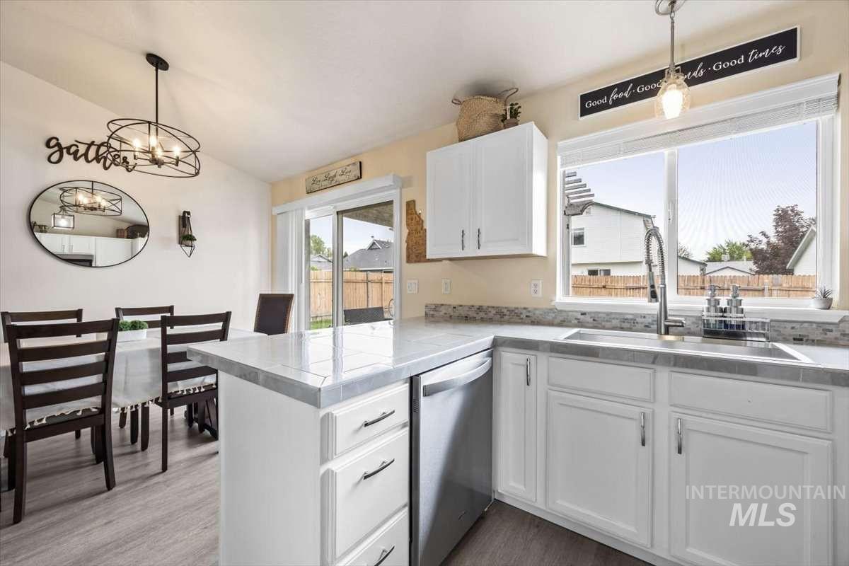 3308 Airport Ave, Caldwell, Idaho 83605, 3 Bedrooms, 2 Bathrooms, Residential For Sale, Price $335,000, 98995273