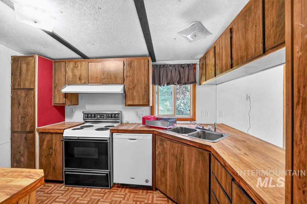 175 Angus, Donnelly, Idaho 83615, 3 Bedrooms, 2 Bathrooms, Residential For Sale, Price $299,500,MLS 98995288