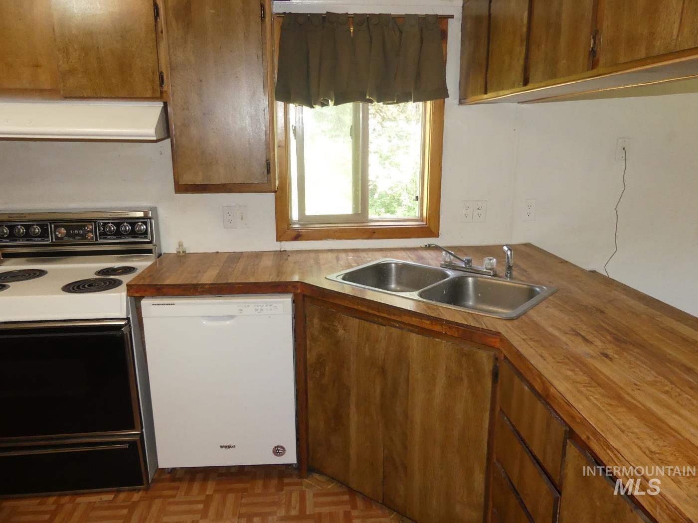 175 Angus, Donnelly, Idaho 83615, 3 Bedrooms, 2 Bathrooms, Residential For Sale, Price $299,500,MLS 98995288