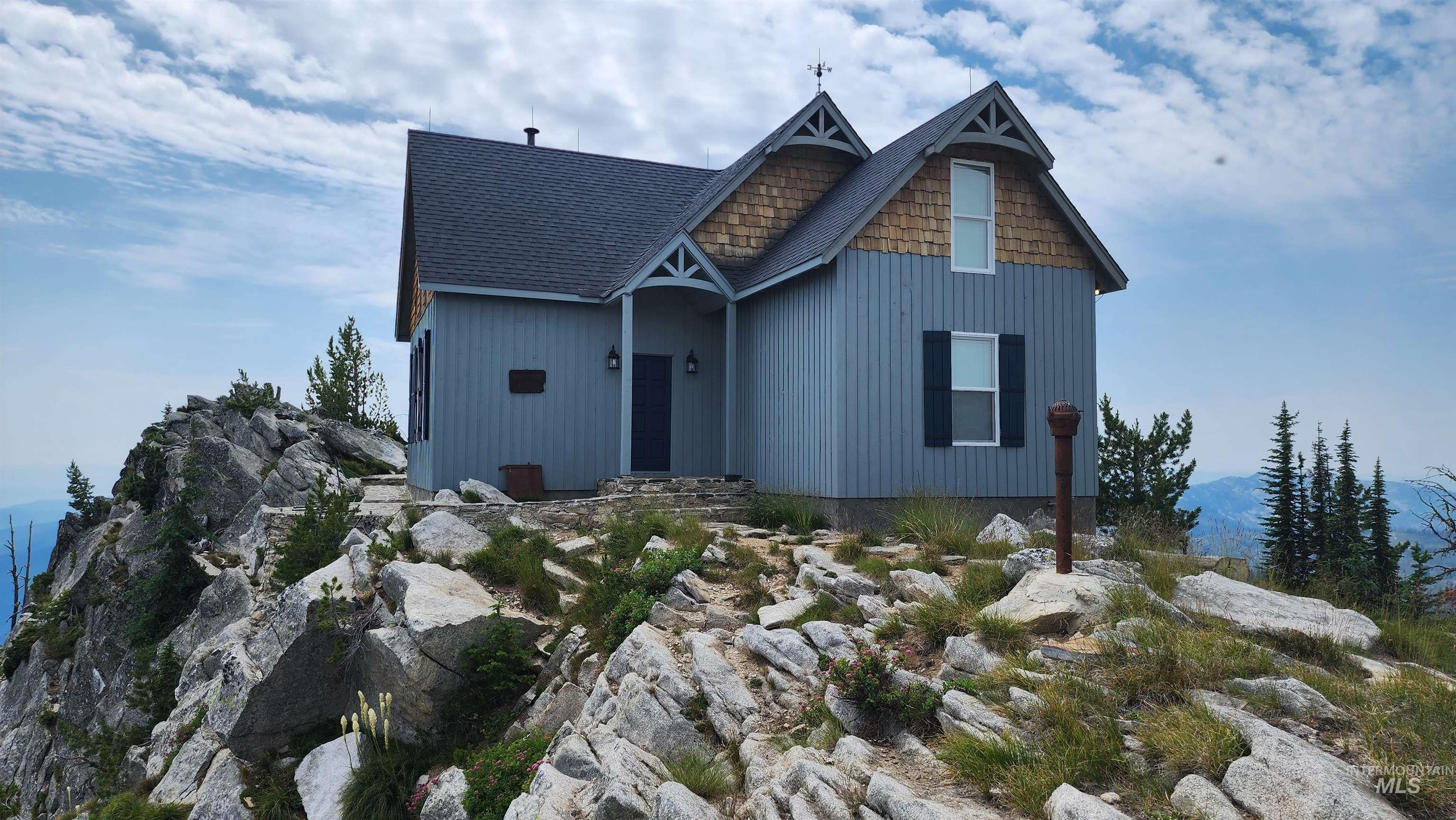 1 Starlight Ln, Elk City, Idaho 83525, 2 Bedrooms, 1 Bathroom, Residential For Sale, Price $675,000,MLS 98995313