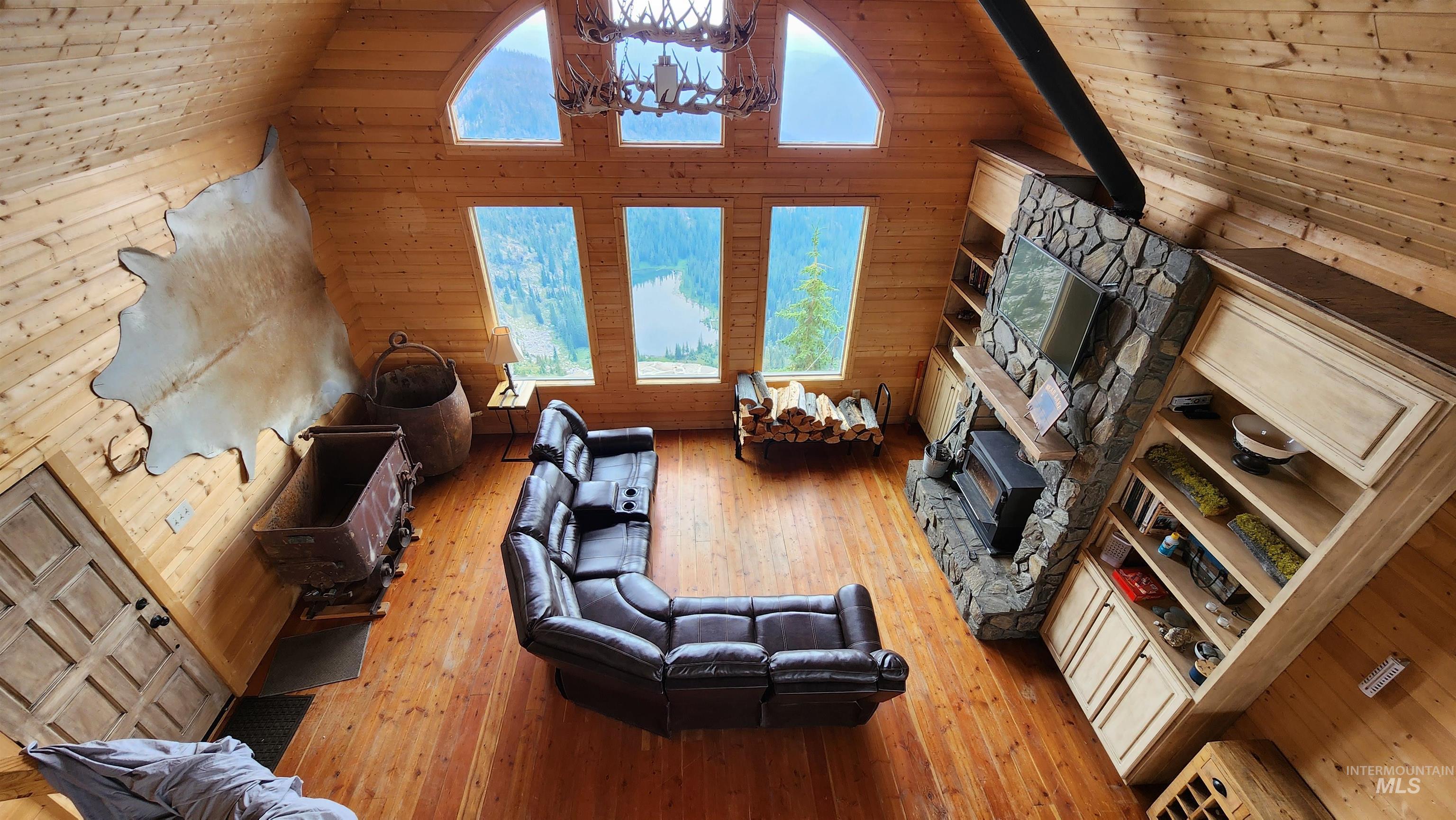 1 Starlight Ln, Elk City, Idaho 83525, 2 Bedrooms, 1 Bathroom, Residential For Sale, Price $675,000,MLS 98995313