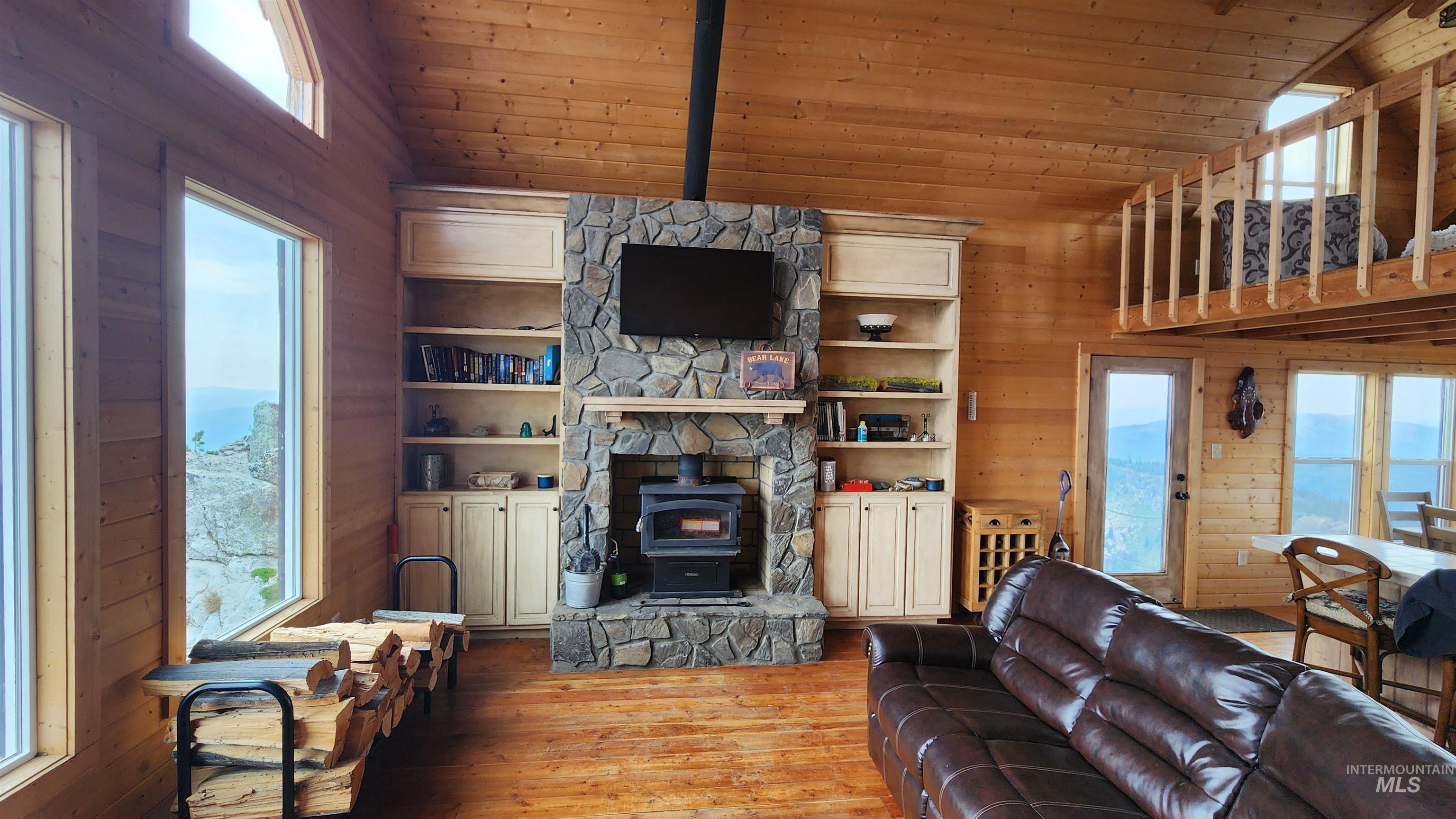 1 Starlight Ln, Elk City, Idaho 83525, 2 Bedrooms, 1 Bathroom, Residential For Sale, Price $675,000,MLS 98995313
