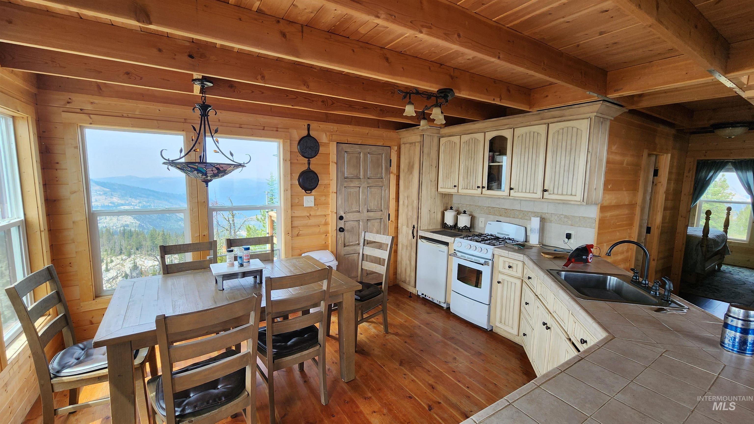 1 Starlight Ln, Elk City, Idaho 83525, 2 Bedrooms, 1 Bathroom, Residential For Sale, Price $675,000,MLS 98995313