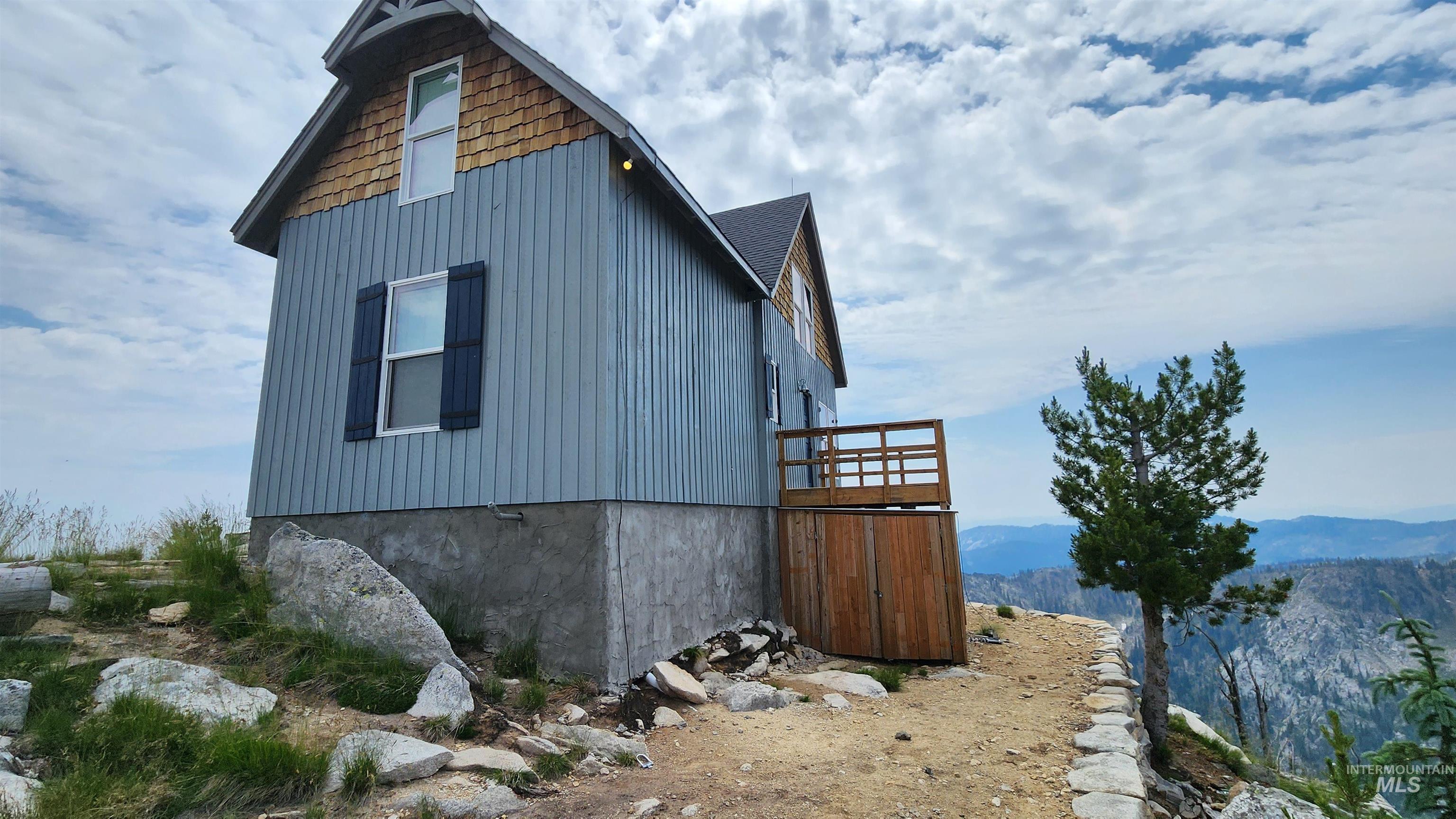 1 Starlight Ln, Elk City, Idaho 83525, 2 Bedrooms, 1 Bathroom, Residential For Sale, Price $675,000,MLS 98995313