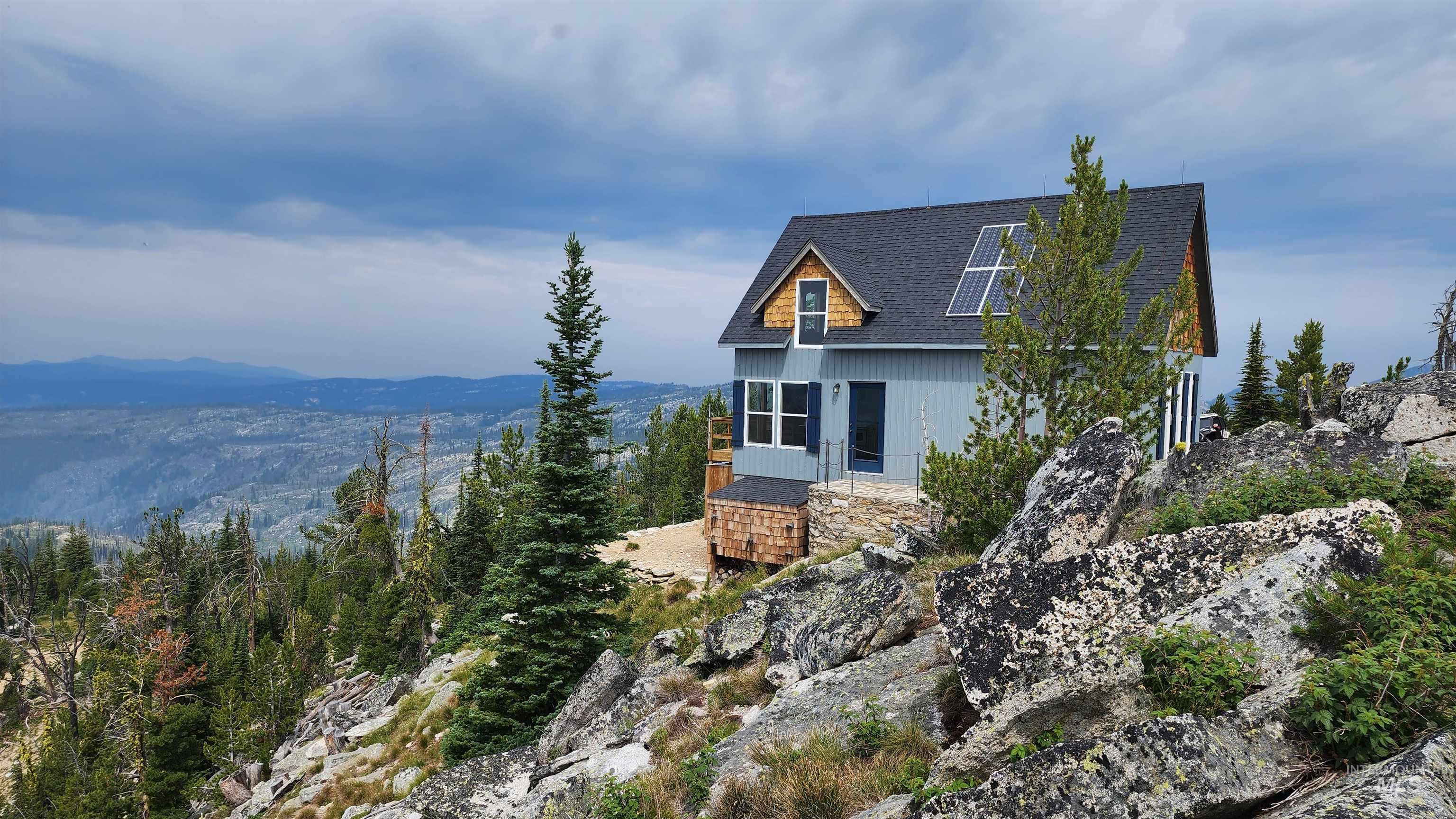 1 Starlight Ln, Elk City, Idaho 83525, 2 Bedrooms, 1 Bathroom, Residential For Sale, Price $675,000,MLS 98995313