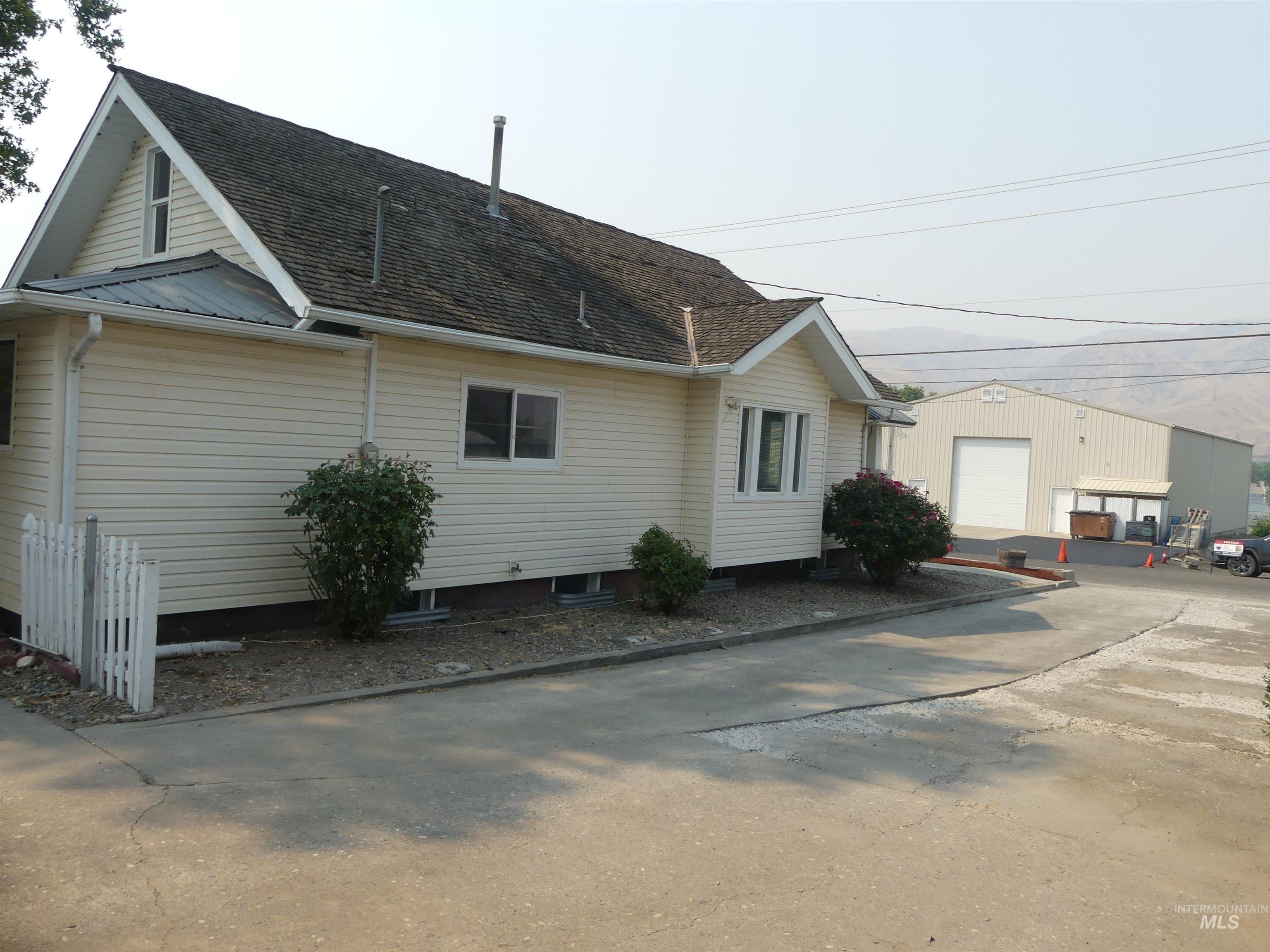 1541 Maple St, Clarkston, Washington 99403, 3 Bedrooms, 3 Bathrooms, Residential For Sale, Price $289,000, 98995316