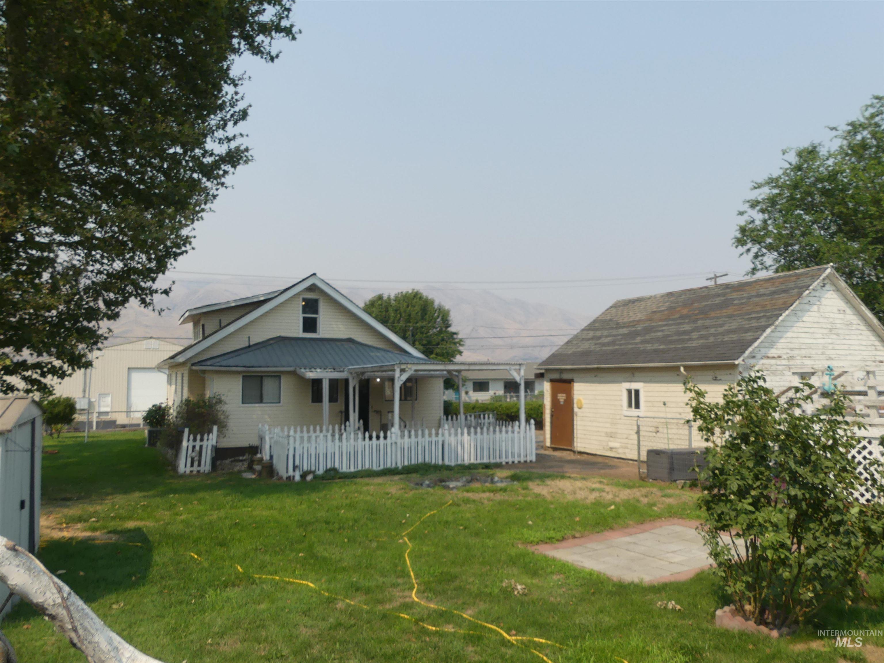 1541 Maple St, Clarkston, Washington 99403, 3 Bedrooms, 3 Bathrooms, Residential For Sale, Price $289,000, 98995316