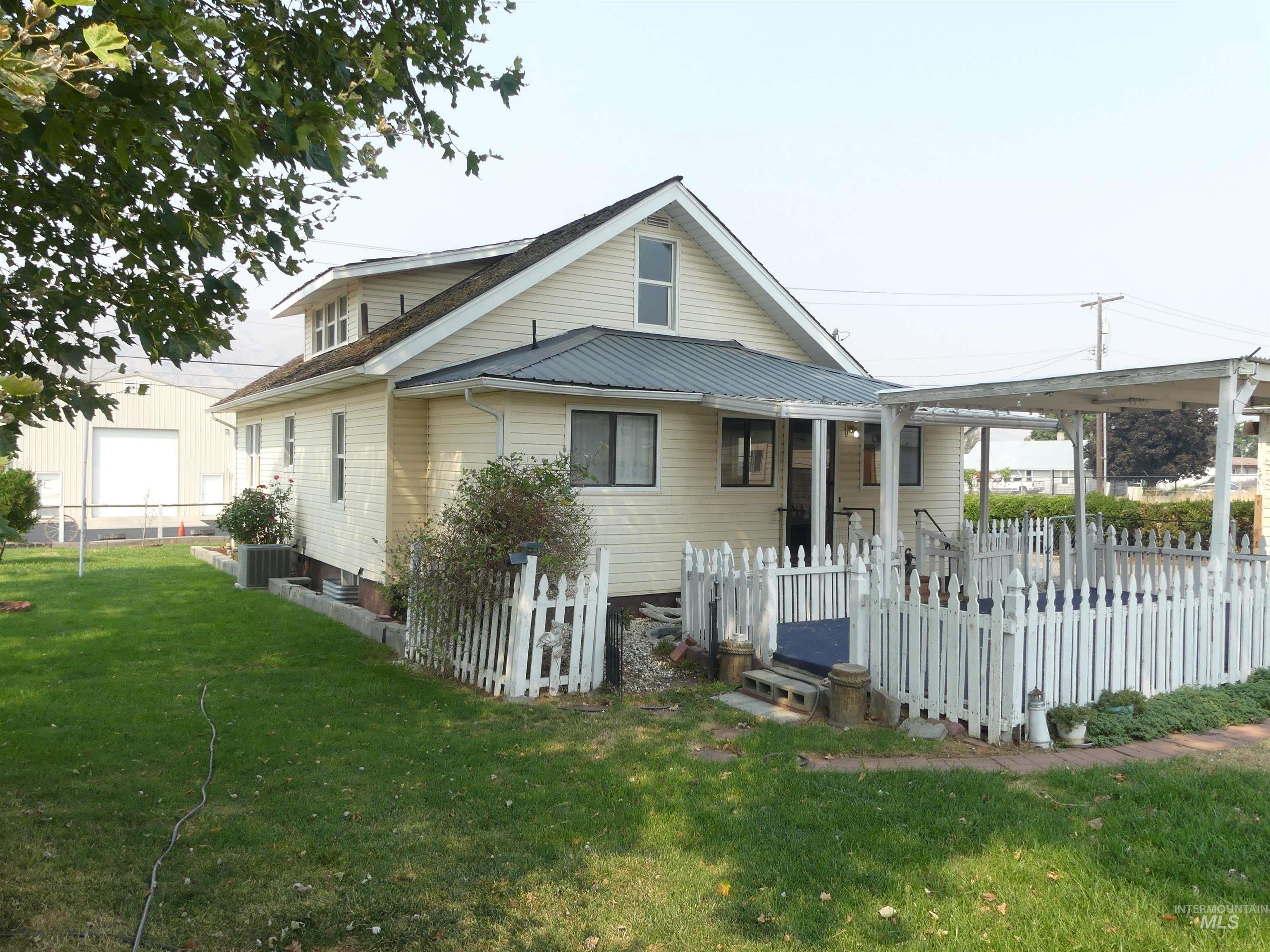 1541 Maple St, Clarkston, Washington 99403, 3 Bedrooms, 3 Bathrooms, Residential For Sale, Price $289,000, 98995316