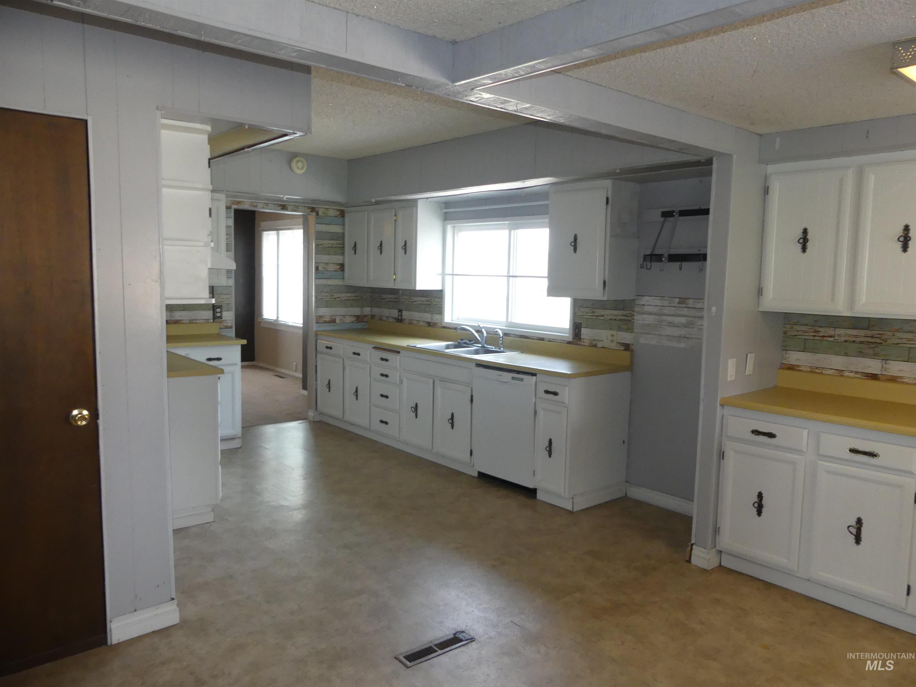 1541 Maple St, Clarkston, Washington 99403, 3 Bedrooms, 3 Bathrooms, Residential For Sale, Price $289,000, 98995316