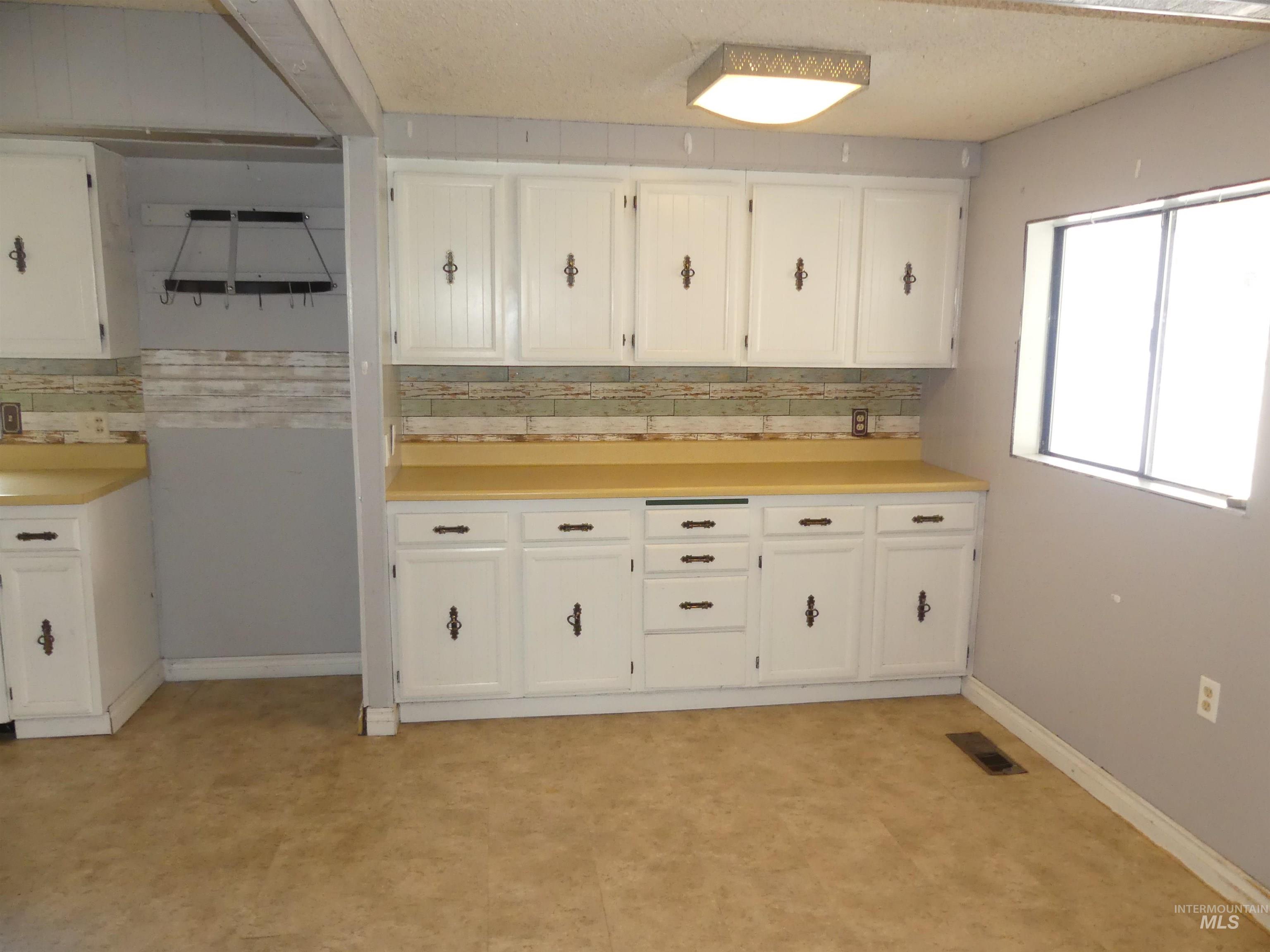 1541 Maple St, Clarkston, Washington 99403, 3 Bedrooms, 3 Bathrooms, Residential For Sale, Price $289,000, 98995316