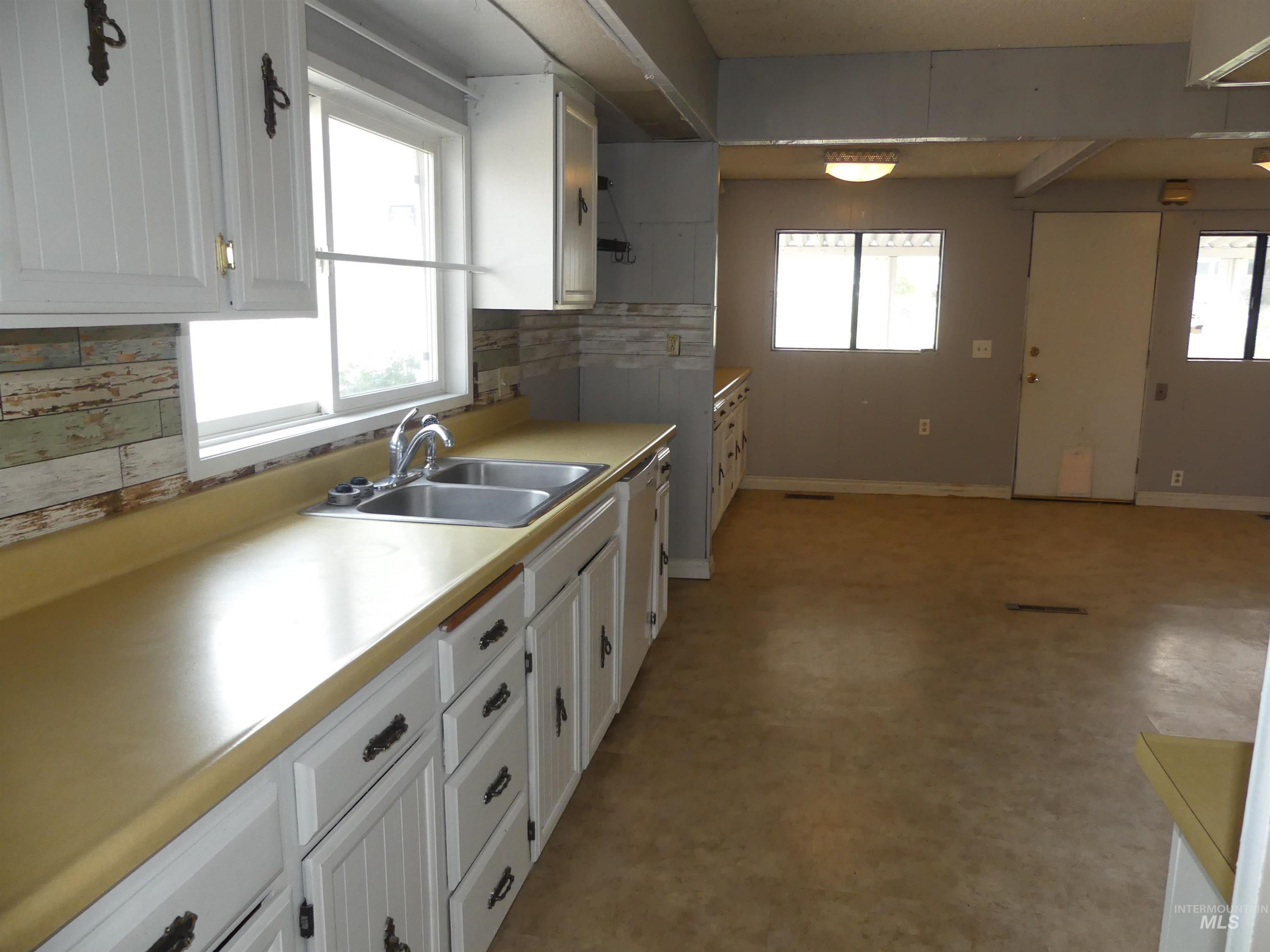 1541 Maple St, Clarkston, Washington 99403, 3 Bedrooms, 3 Bathrooms, Residential For Sale, Price $289,000, 98995316