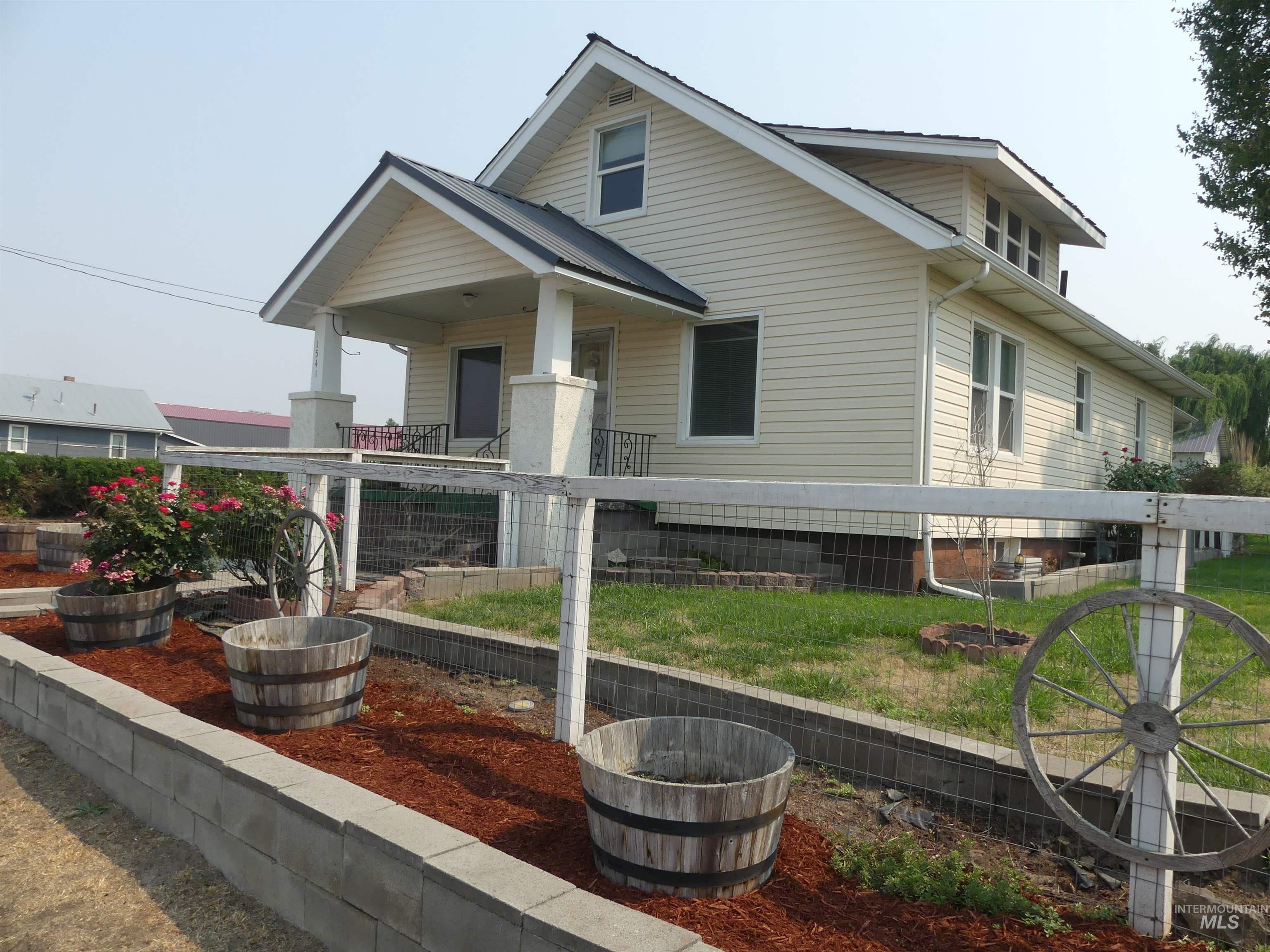 1541 Maple St, Clarkston, Washington 99403, 3 Bedrooms, 3 Bathrooms, Residential For Sale, Price $289,000, 98995316