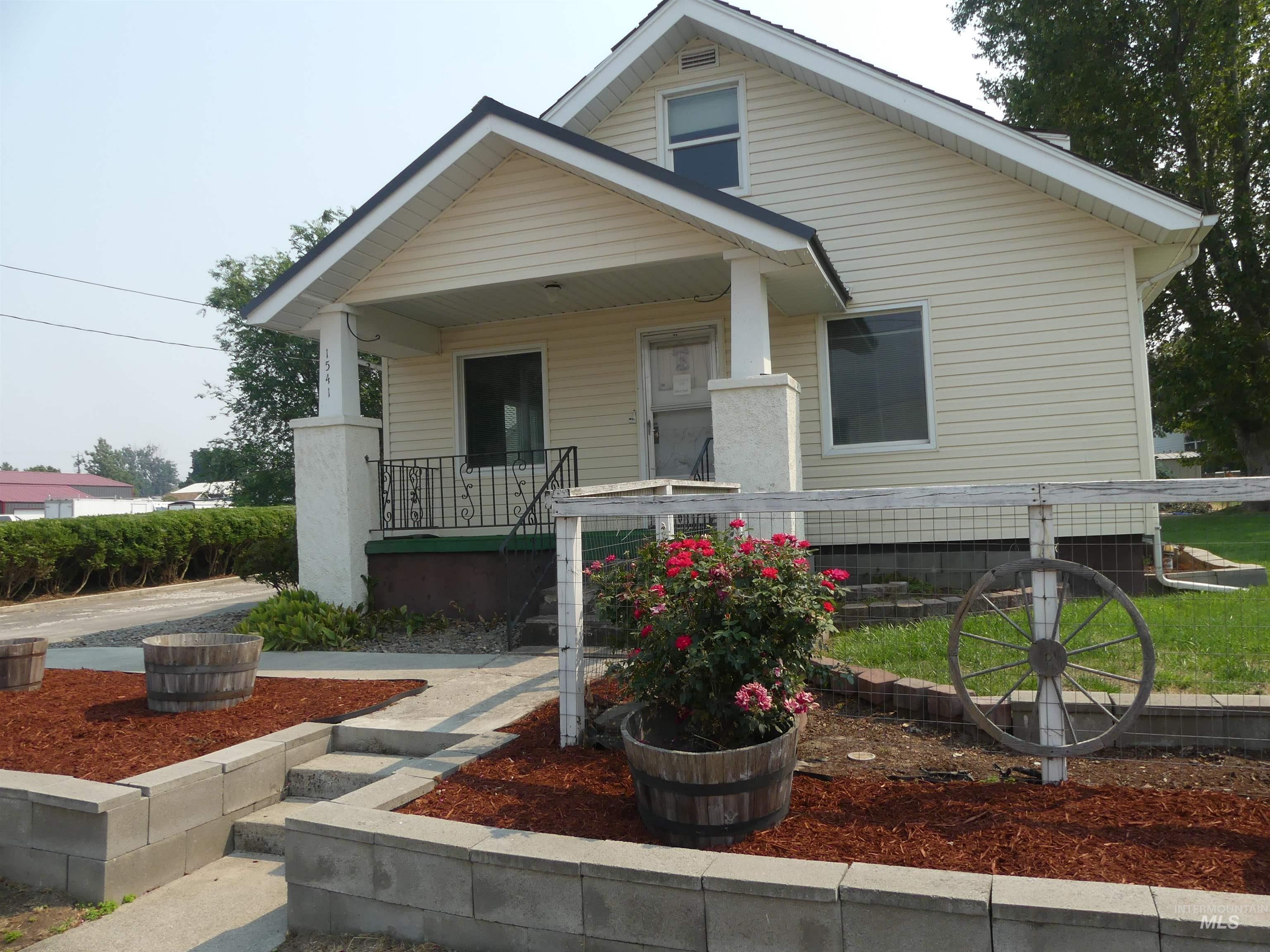 1541 Maple St, Clarkston, Washington 99403, 3 Bedrooms, 3 Bathrooms, Residential For Sale, Price $289,000, 98995316