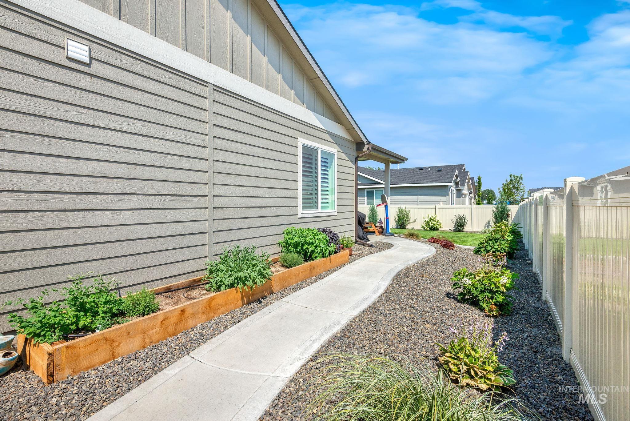 310 Wood Rose Way, Wilder, Idaho 83676, 4 Bedrooms, 2 Bathrooms, Residential For Sale, Price $464,900,MLS 98995323