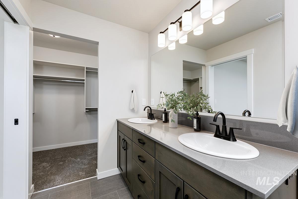 1646 E Hadler St., Meridian, Idaho 83642, 3 Bedrooms, 2 Bathrooms, Residential For Sale, Price $447,800,MLS 98995324
