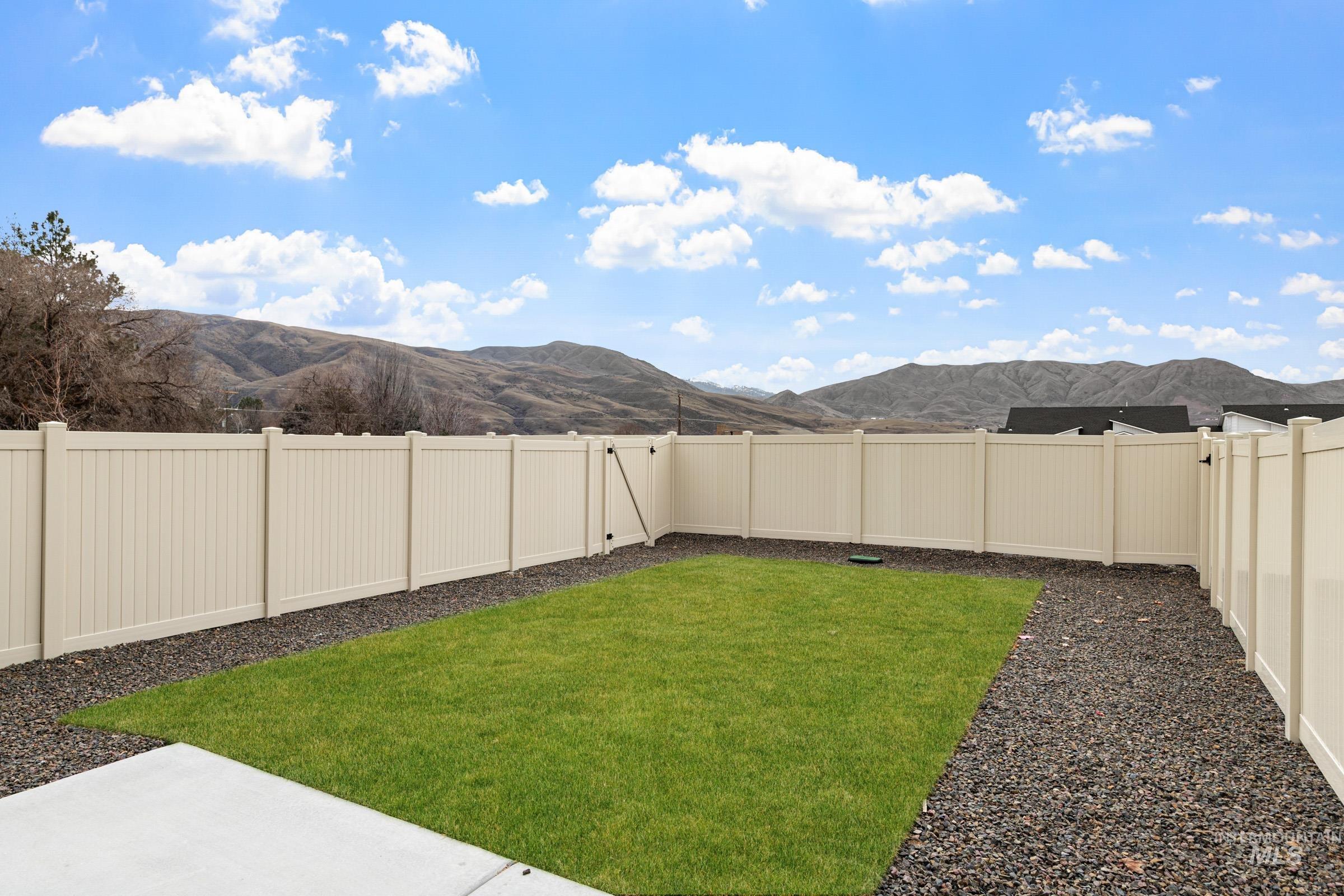 219 Moose St, Horseshoe Bend, Idaho 83629, 3 Bedrooms, 2.5 Bathrooms, Residential For Sale, Price $314,990,MLS 98995325