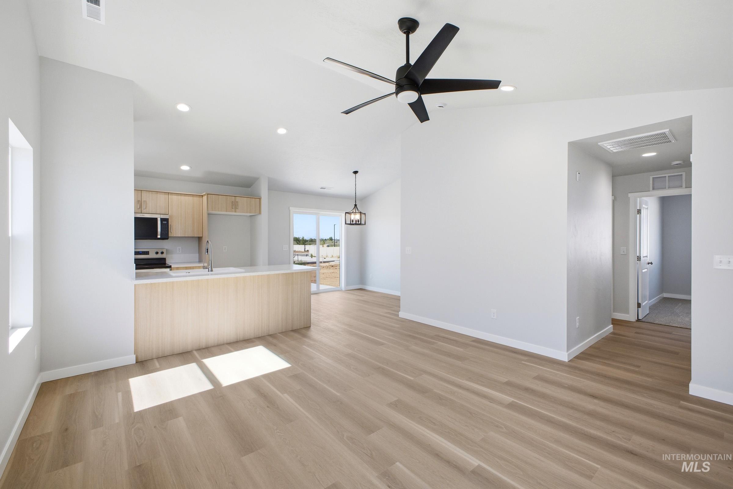 304 Benbrook Ave, Caldwell, Idaho 83605, 3 Bedrooms, 2 Bathrooms, Residential For Sale, Price $401,990, 98995335