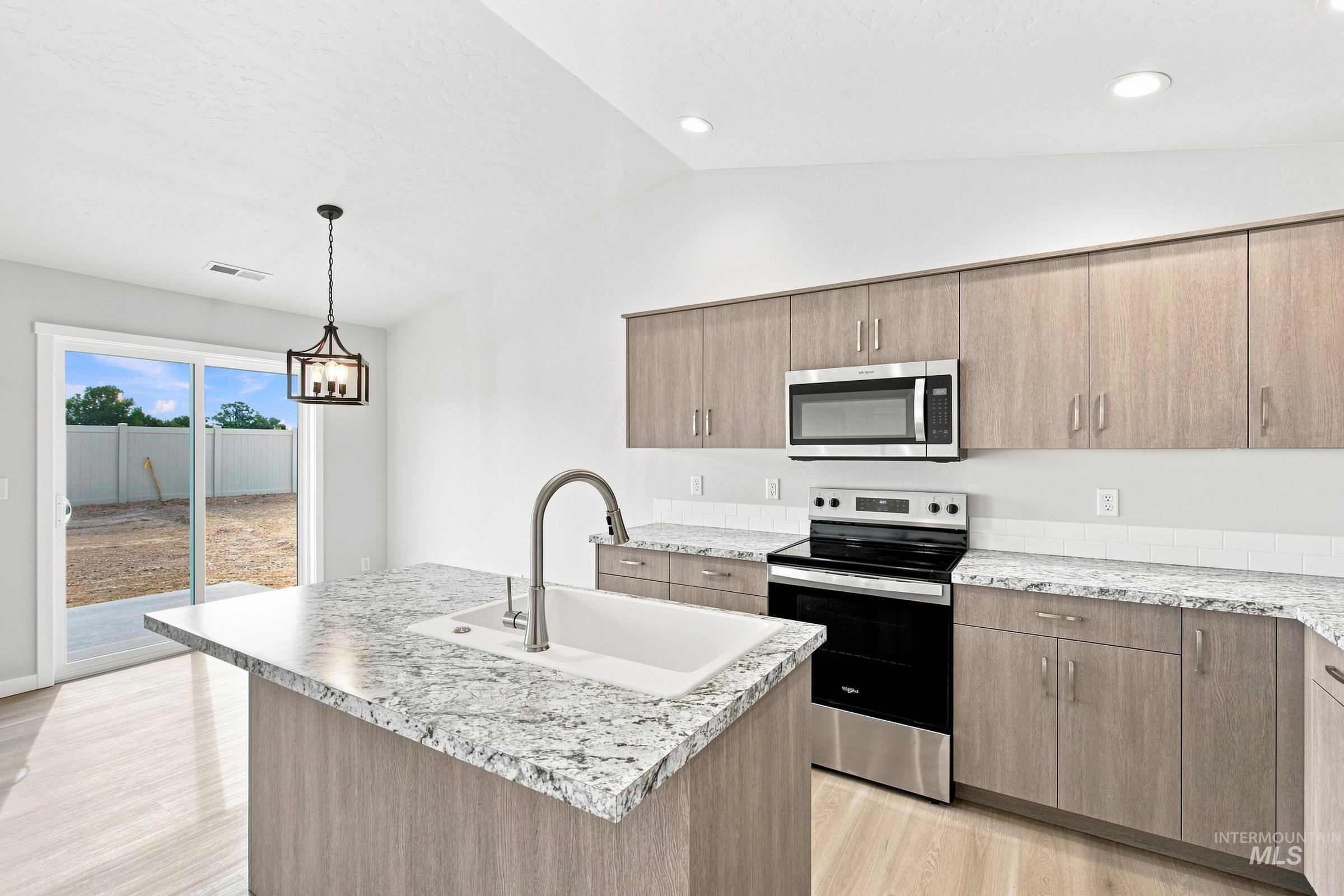 224 Benbrook Ave, Caldwell, Idaho 83605, 3 Bedrooms, 2 Bathrooms, Residential For Sale, Price $404,990,MLS 98995336