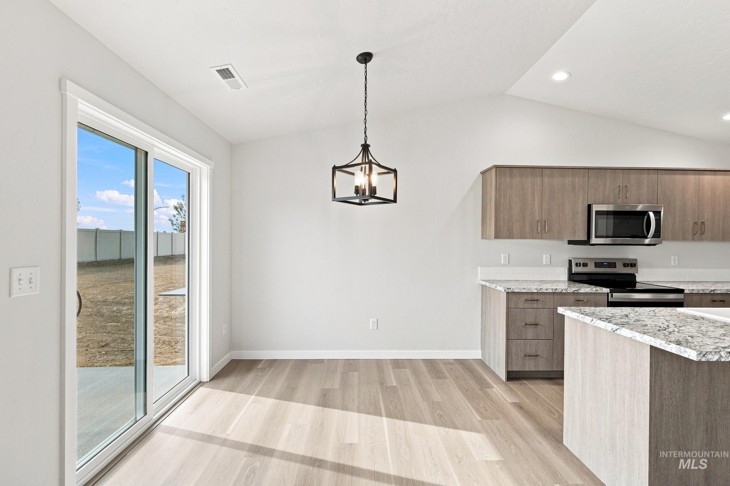 224 Benbrook Ave, Caldwell, Idaho 83605, 3 Bedrooms, 2 Bathrooms, Residential For Sale, Price $404,990,MLS 98995336