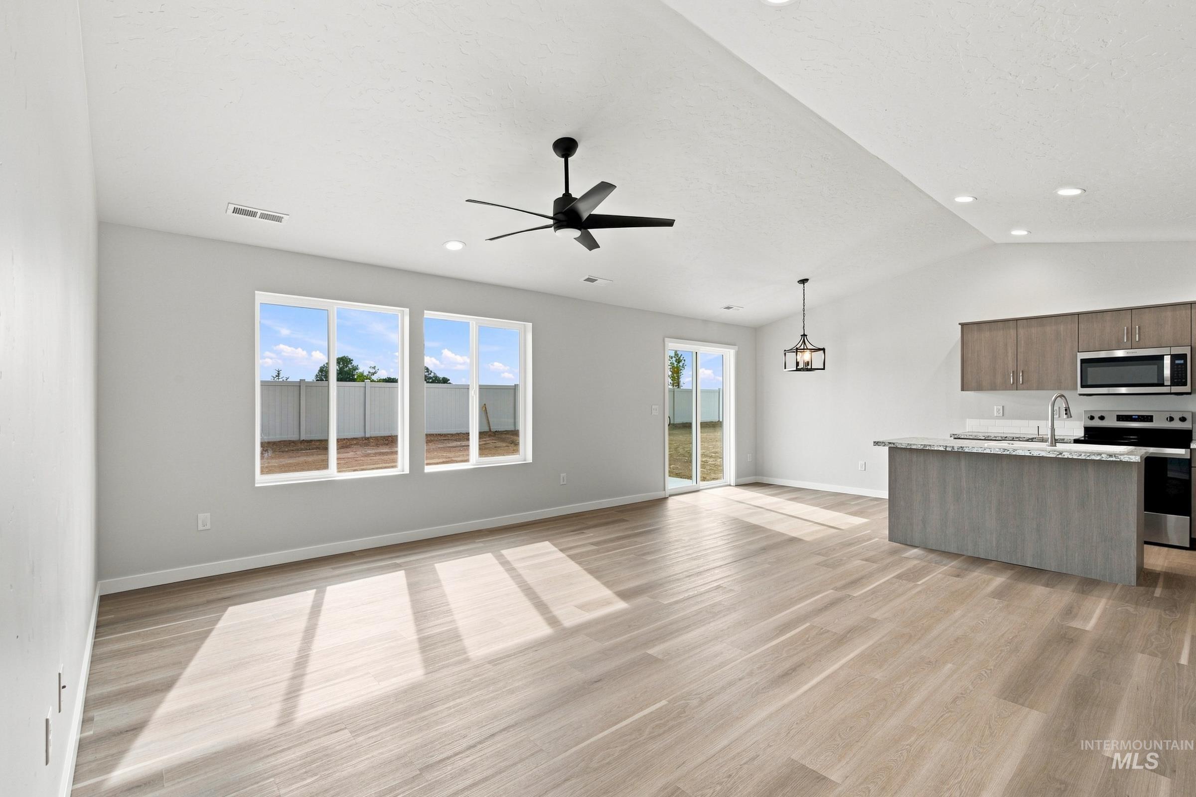 224 Benbrook Ave, Caldwell, Idaho 83605, 3 Bedrooms, 2 Bathrooms, Residential For Sale, Price $404,990,MLS 98995336