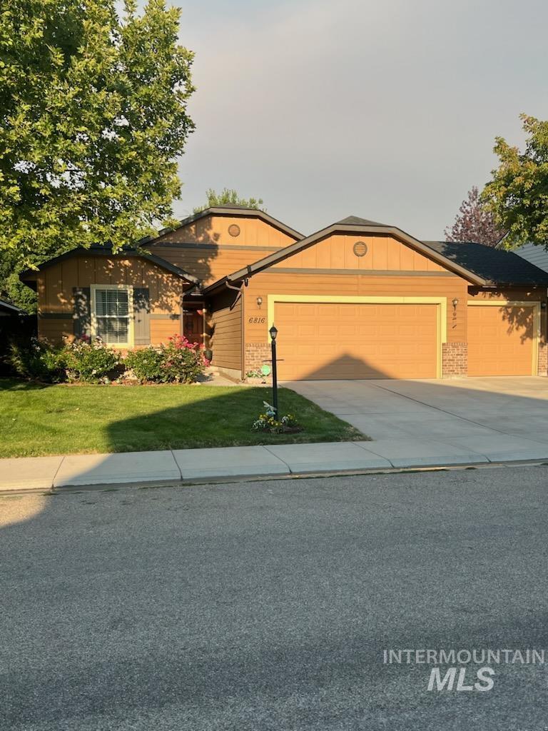 6816 S Mistyglen, Boise, Idaho 83709, 3 Bedrooms, 2 Bathrooms, Residential For Sale, Price $445,000, 98995338