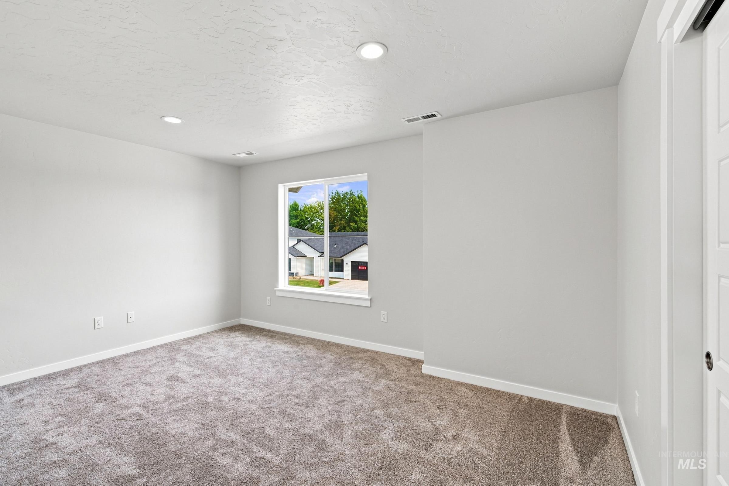 5077 S Bleachfield Ave, Meridian, Idaho 83642, 5 Bedrooms, 2.5 Bathrooms, Residential For Sale, Price $649,990,MLS 98995348