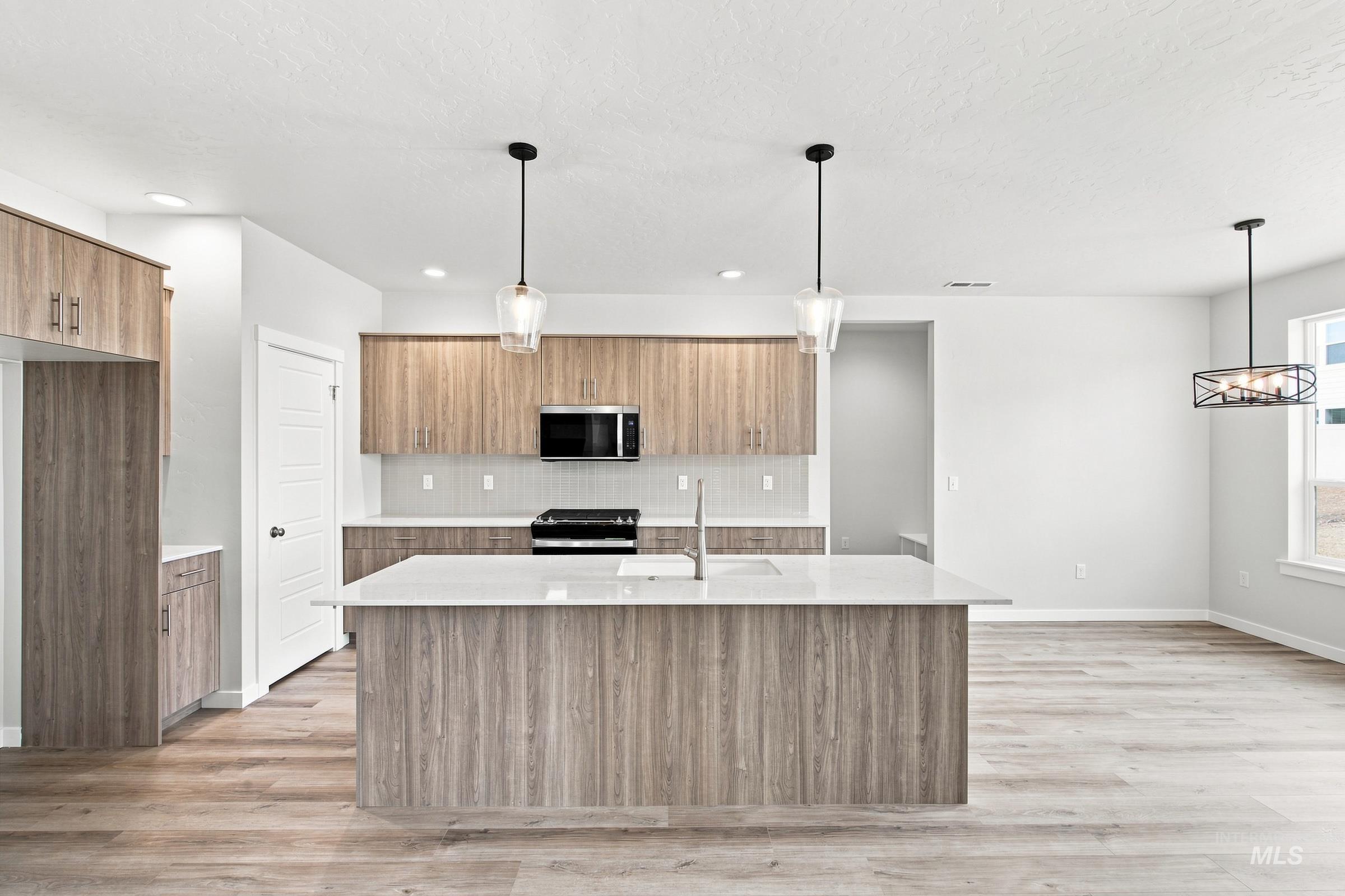 5077 S Bleachfield Ave, Meridian, Idaho 83642, 5 Bedrooms, 2.5 Bathrooms, Residential For Sale, Price $649,990,MLS 98995348