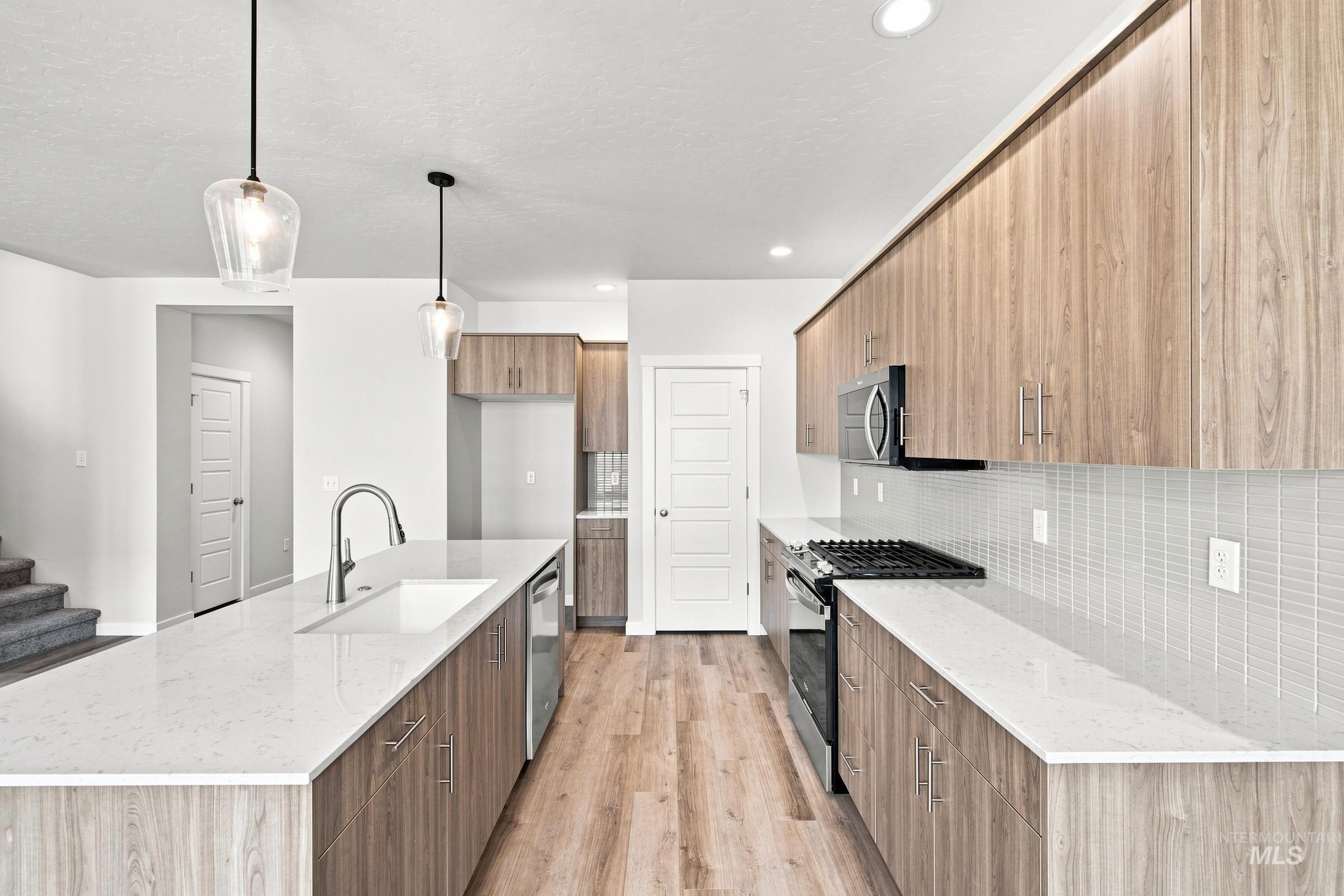 5077 S Bleachfield Ave, Meridian, Idaho 83642, 5 Bedrooms, 2.5 Bathrooms, Residential For Sale, Price $649,990,MLS 98995348