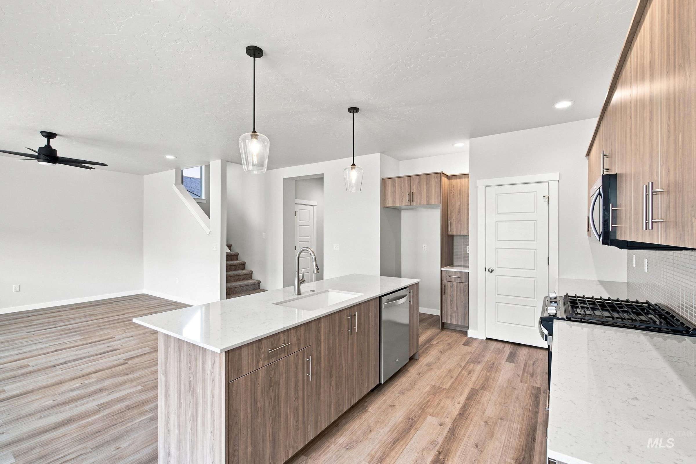 5077 S Bleachfield Ave, Meridian, Idaho 83642, 5 Bedrooms, 2.5 Bathrooms, Residential For Sale, Price $649,990,MLS 98995348