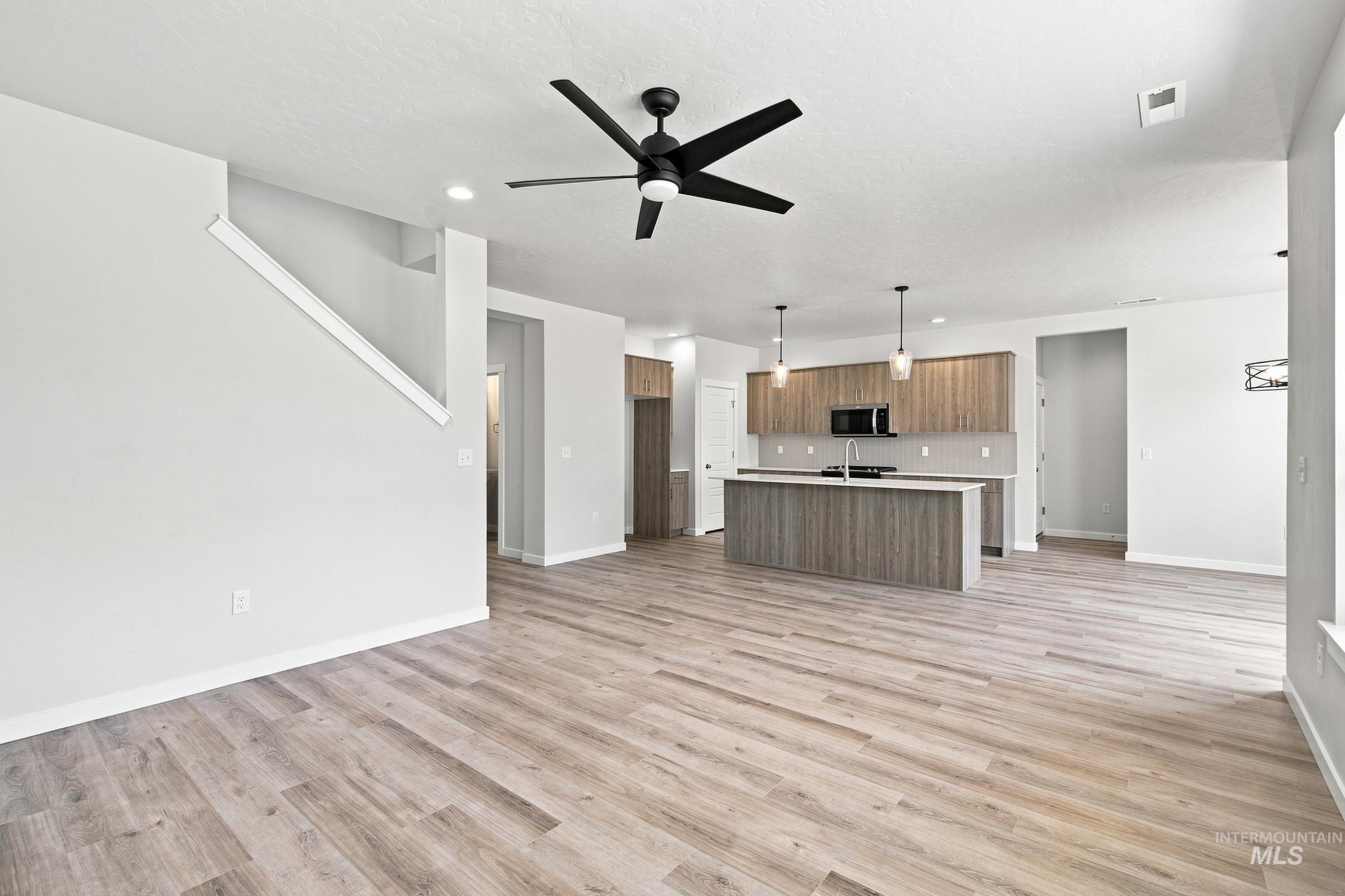 5077 S Bleachfield Ave, Meridian, Idaho 83642, 5 Bedrooms, 2.5 Bathrooms, Residential For Sale, Price $649,990,MLS 98995348