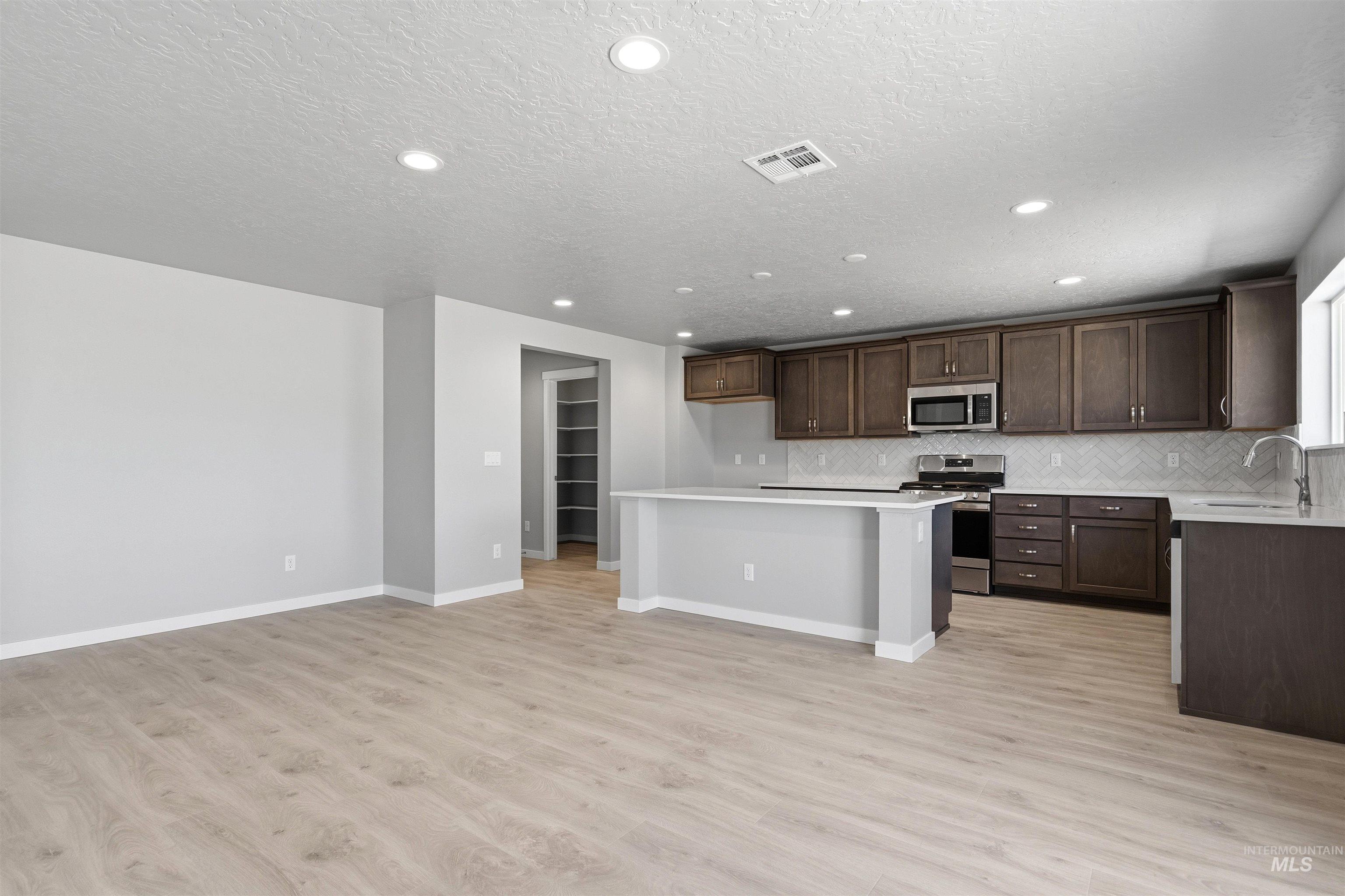 1532 Longford St, Middleton, Idaho 83644, 4 Bedrooms, 3.5 Bathrooms, Residential For Sale, Price $552,990,MLS 98995351