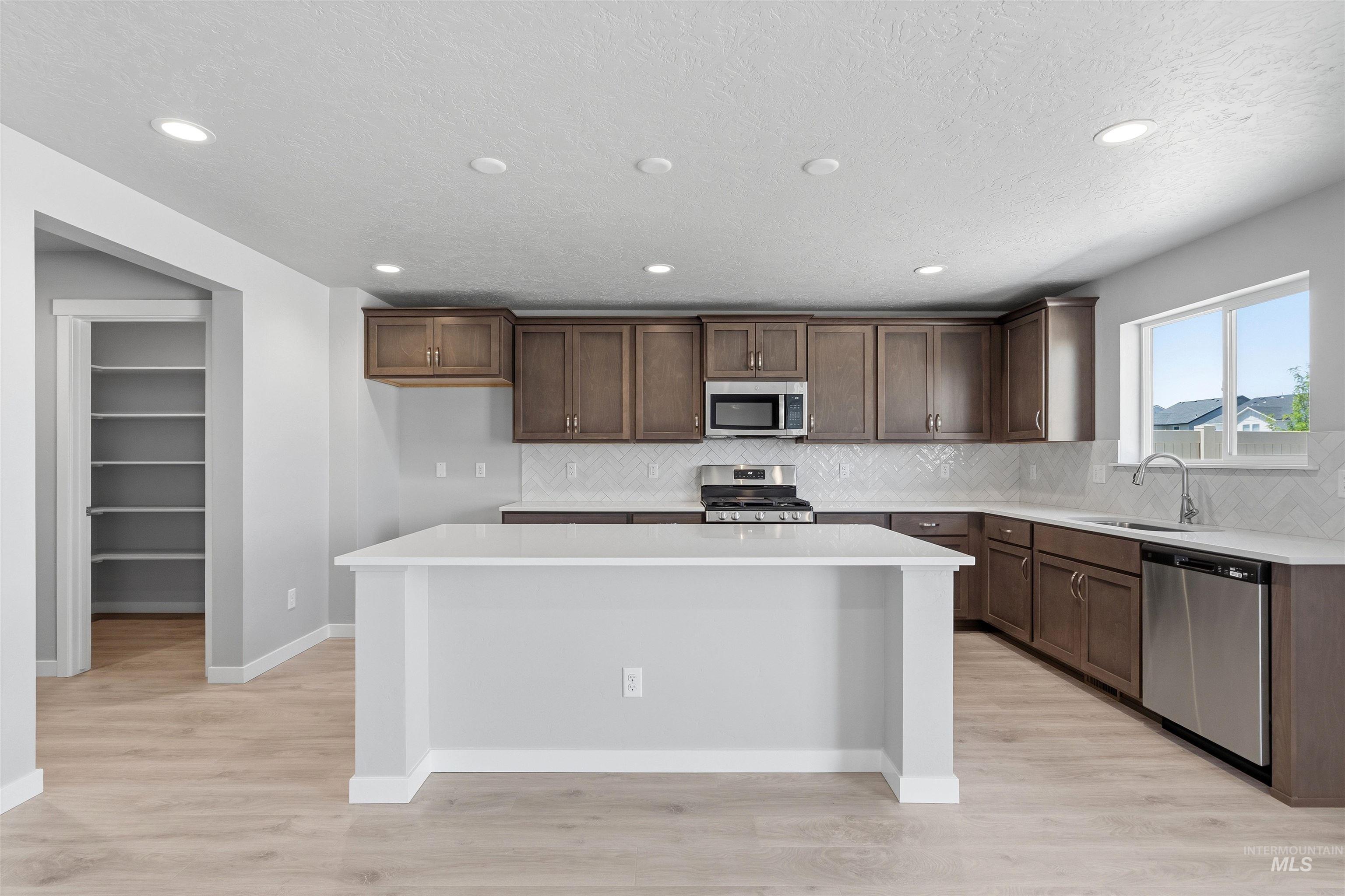 1532 Longford St, Middleton, Idaho 83644, 4 Bedrooms, 3.5 Bathrooms, Residential For Sale, Price $552,990,MLS 98995351