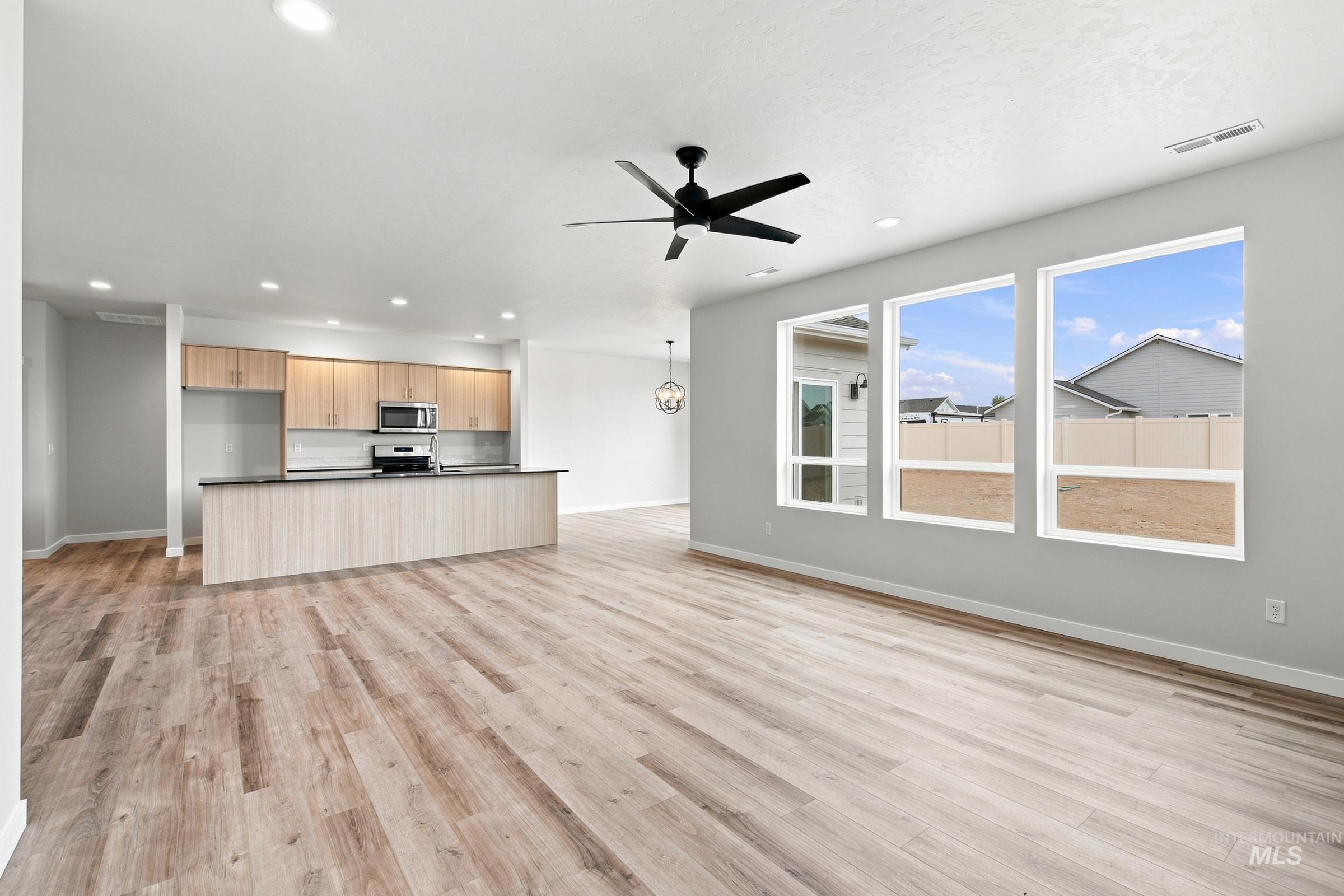 5127 S Edgecomb Way, Nampa, Idaho 83686, 4 Bedrooms, 2 Bathrooms, Residential For Sale, Price $559,990,MLS 98995358