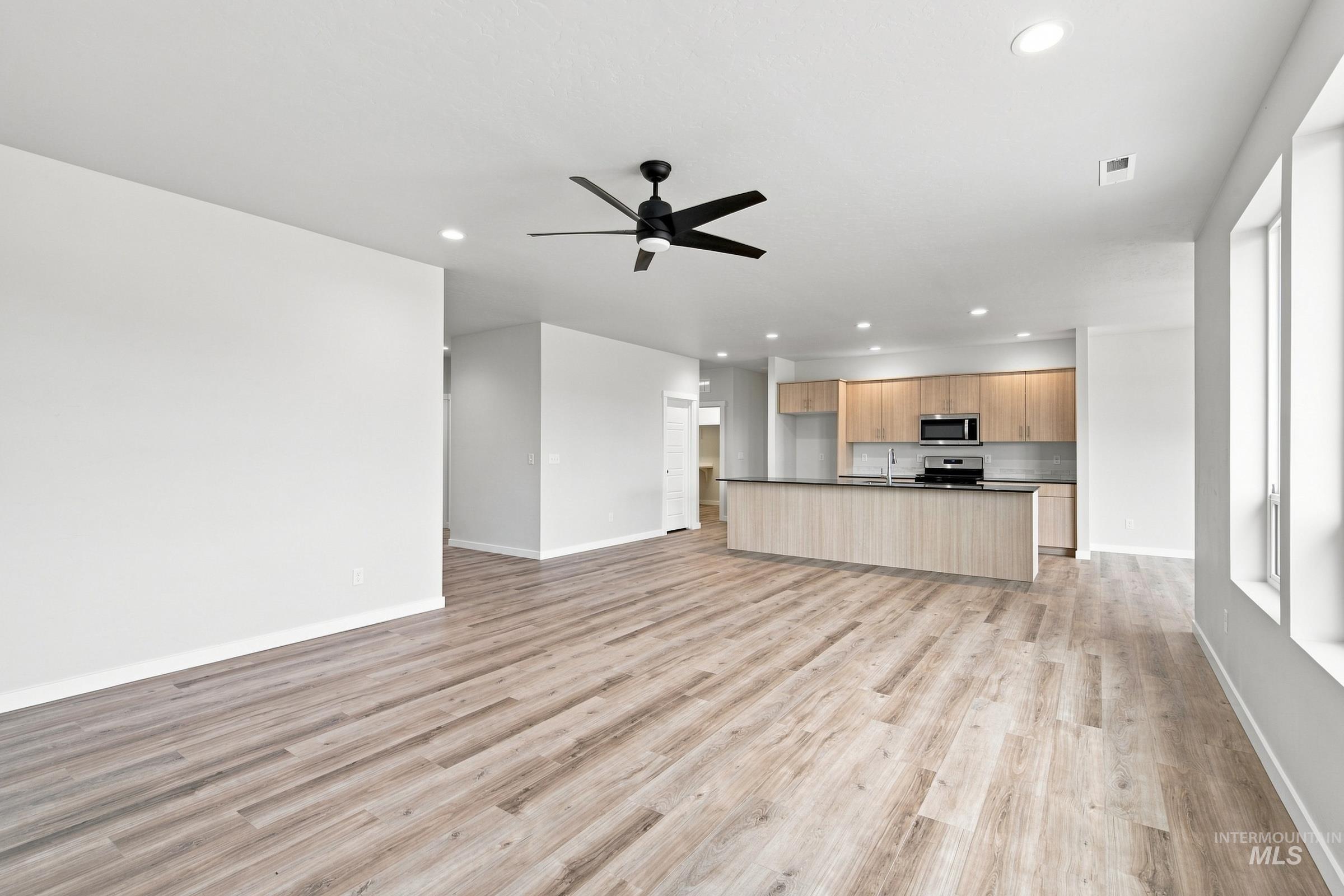 5127 S Edgecomb Way, Nampa, Idaho 83686, 4 Bedrooms, 2 Bathrooms, Residential For Sale, Price $559,990,MLS 98995358