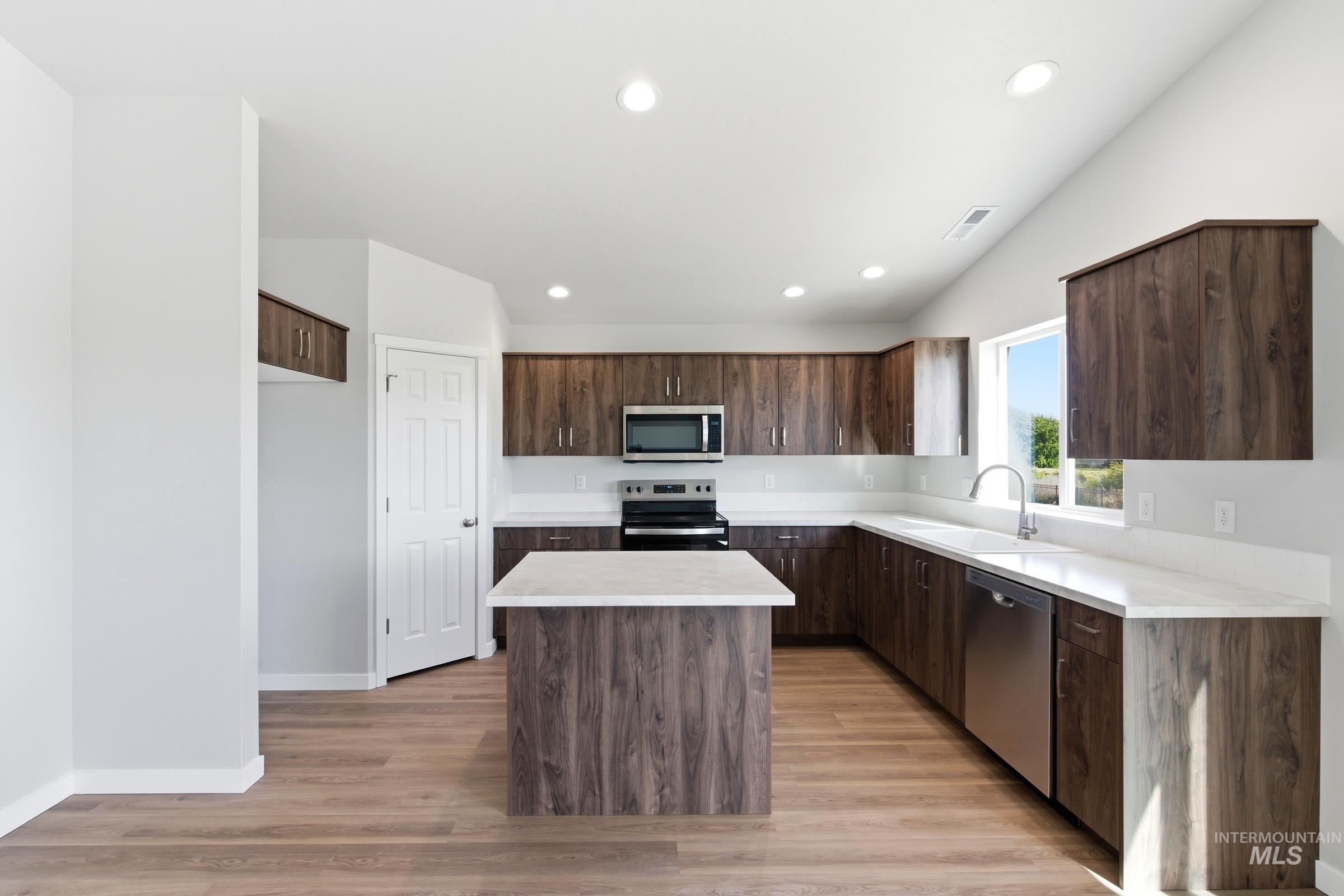 3741 E White Plains St, Nampa, Idaho 83686, 4 Bedrooms, 2 Bathrooms, Residential For Sale, Price $459,990, 98995360