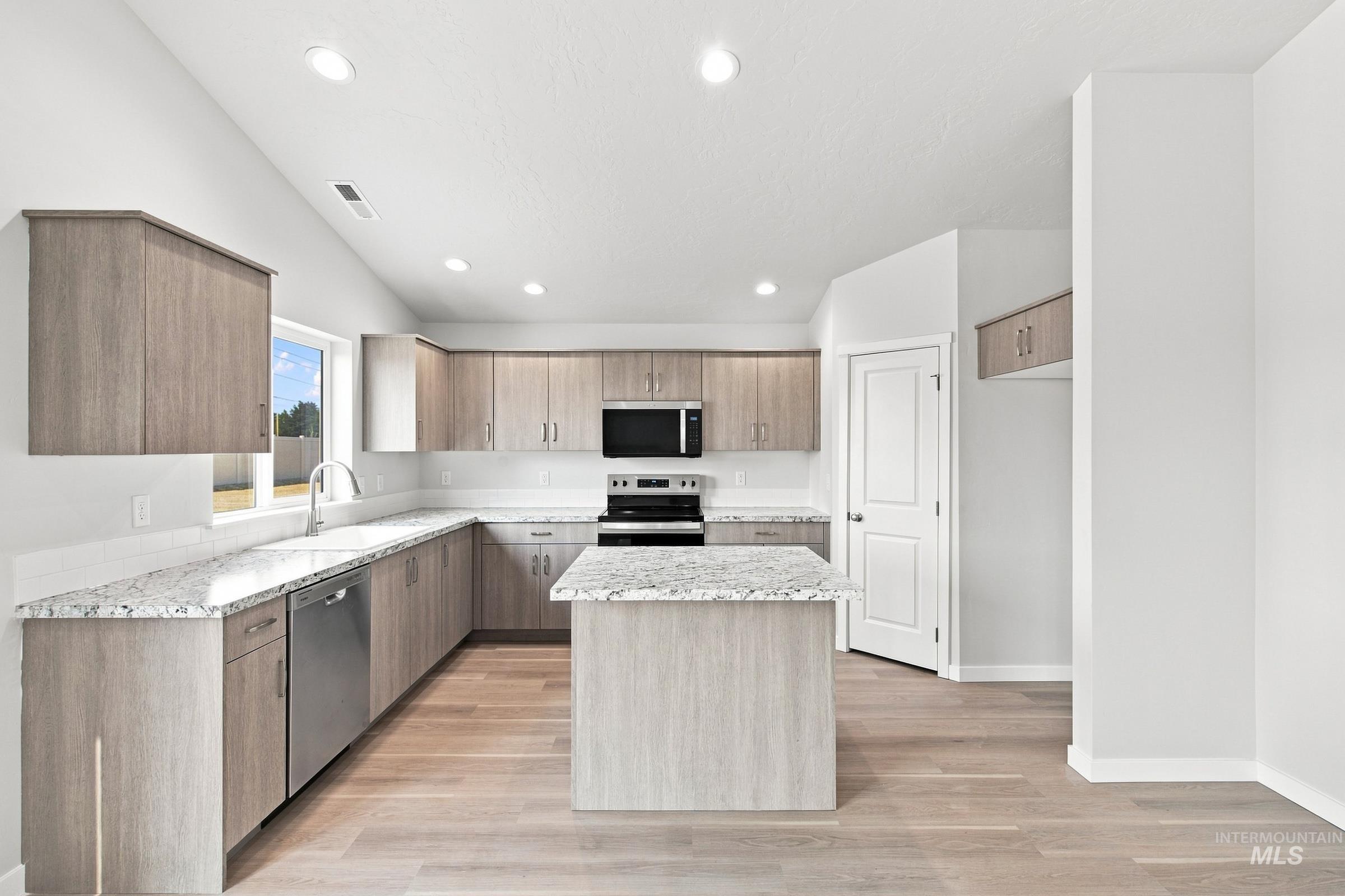 3741 E White Plains St, Nampa, Idaho 83686, 4 Bedrooms, 2 Bathrooms, Residential For Sale, Price $459,990,MLS 98995360