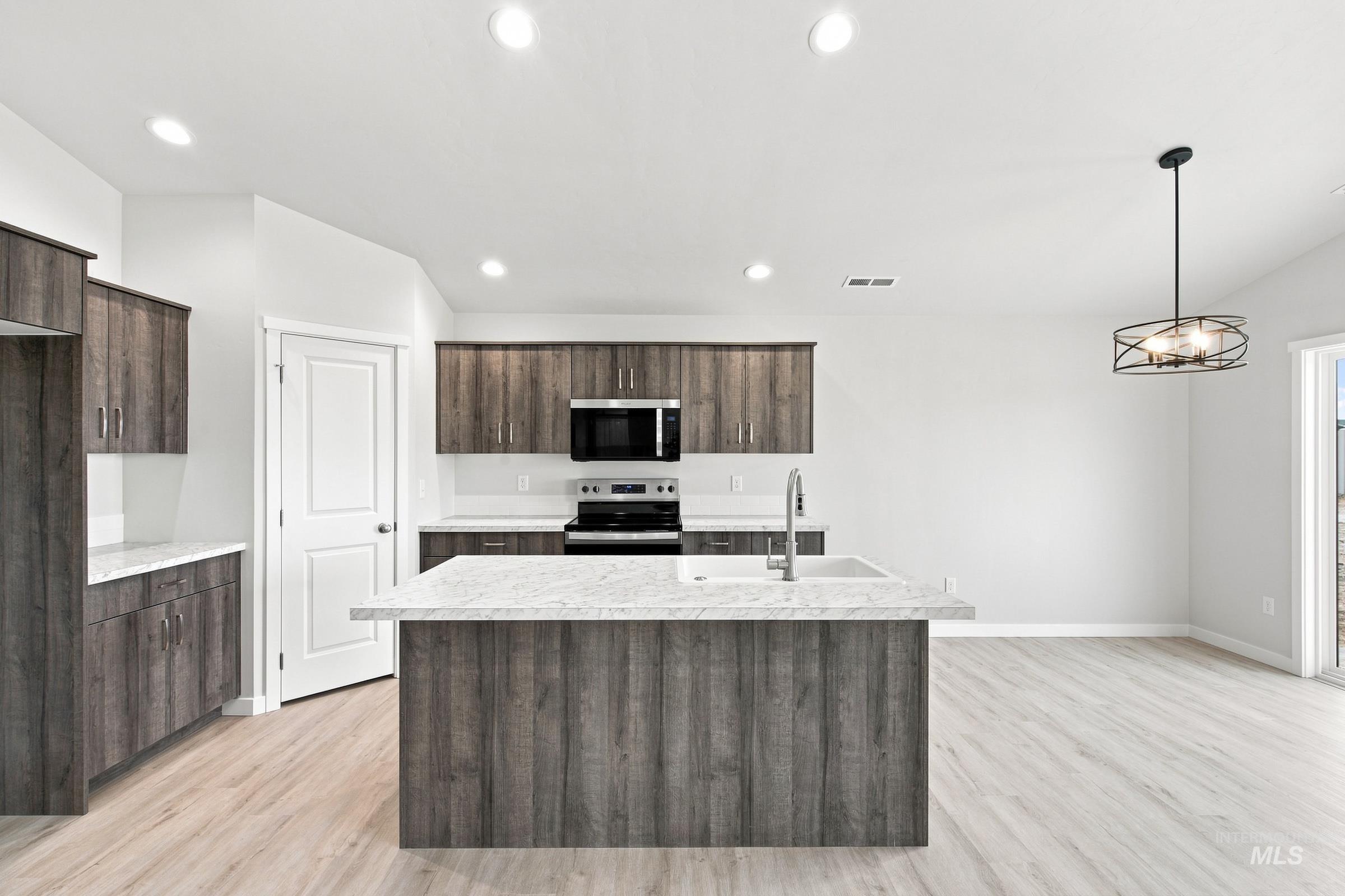 3723 E White Plains St, Nampa, Idaho 83686, 3 Bedrooms, 2 Bathrooms, Residential For Sale, Price $439,990,MLS 98995361