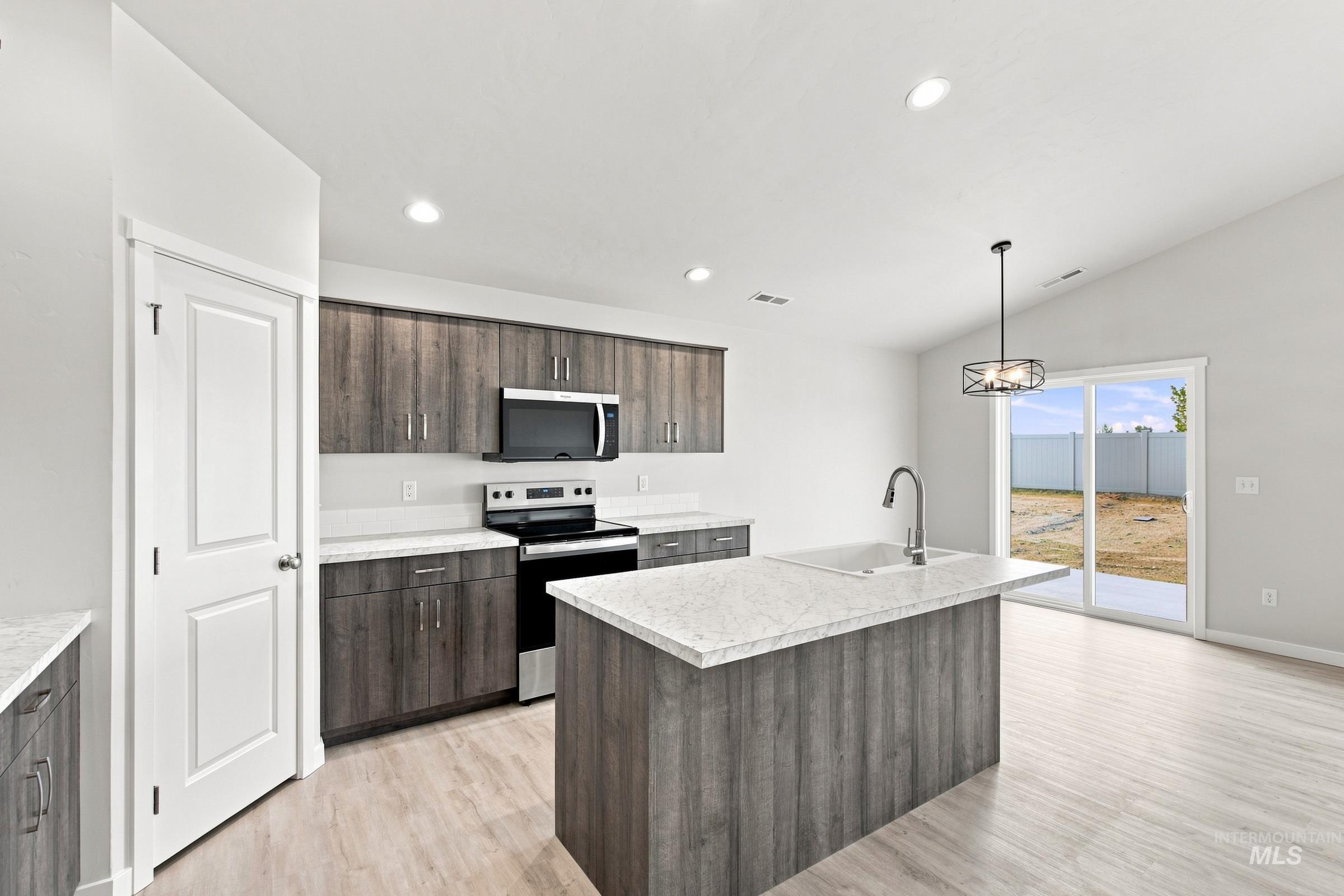 3723 E White Plains St, Nampa, Idaho 83686, 3 Bedrooms, 2 Bathrooms, Residential For Sale, Price $439,990,MLS 98995361