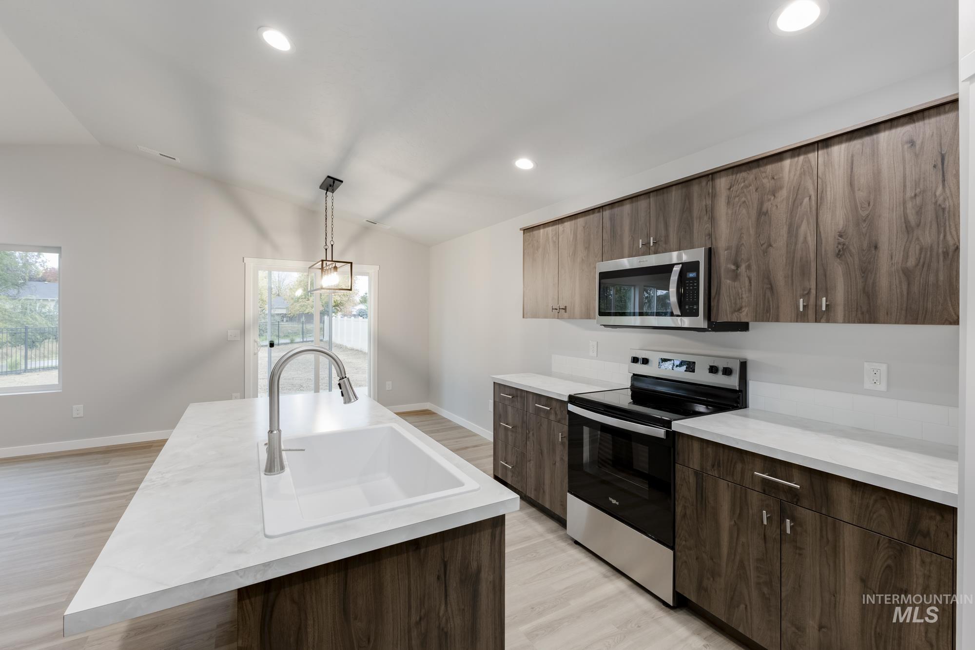 3723 E White Plains St, Nampa, Idaho 83686, 3 Bedrooms, 2 Bathrooms, Residential For Sale, Price $439,990, 98995361