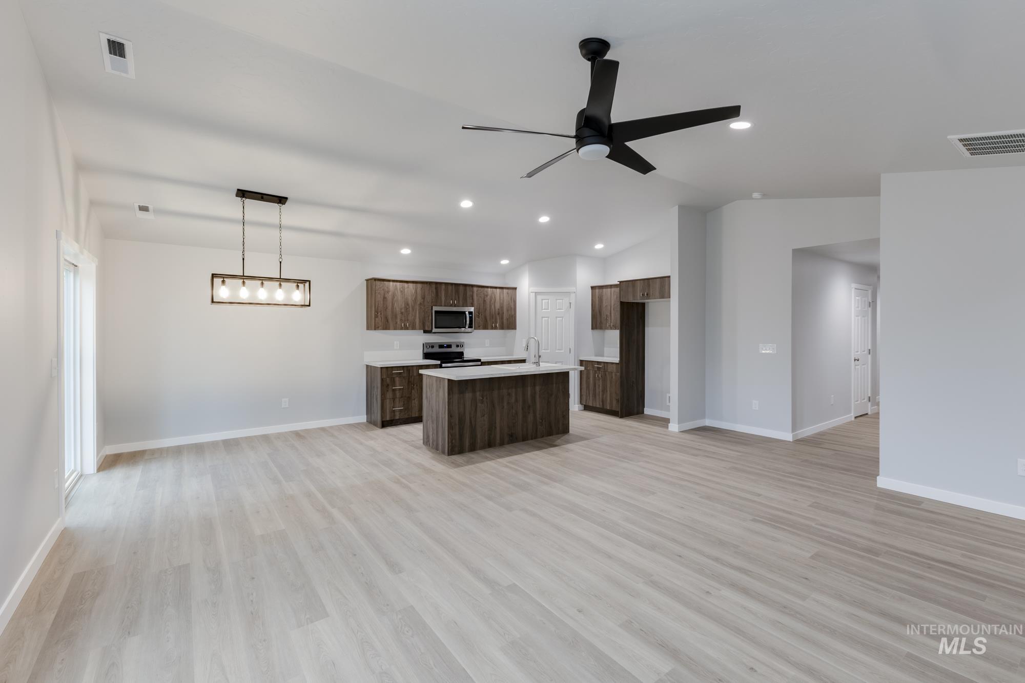3723 E White Plains St, Nampa, Idaho 83686, 3 Bedrooms, 2 Bathrooms, Residential For Sale, Price $439,990, 98995361