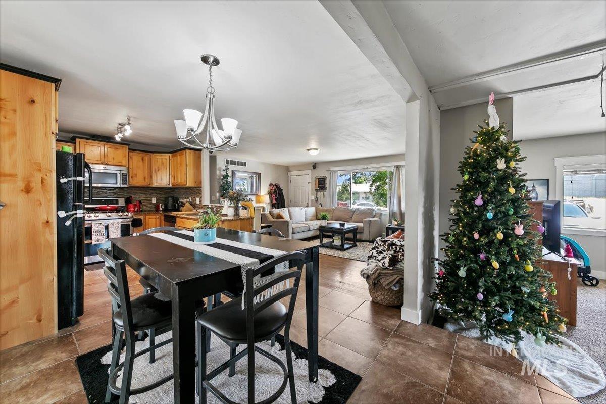 3902 W St Andrews, Boise, Idaho 83705, 3 Bedrooms, 2 Bathrooms, Residential For Sale, Price $429,000, 98995362