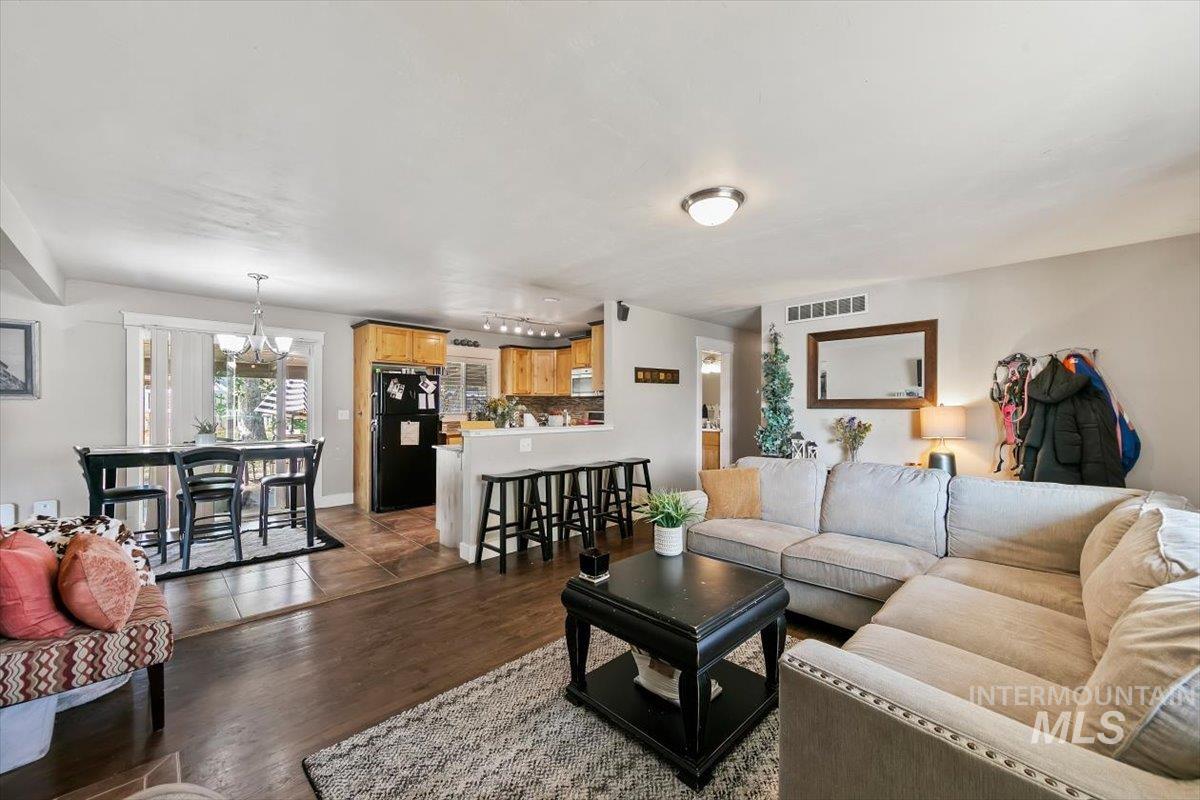 3902 W St Andrews, Boise, Idaho 83705, 3 Bedrooms, 2 Bathrooms, Residential For Sale, Price $429,000, 98995362